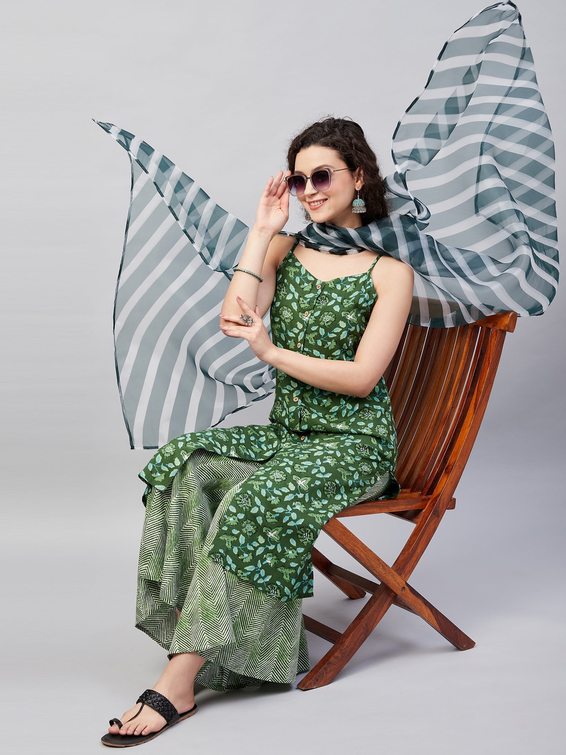 InWeave Women's Green Bagh Spaghetti Kurta Set W Green Le Dupatta | Grocsy