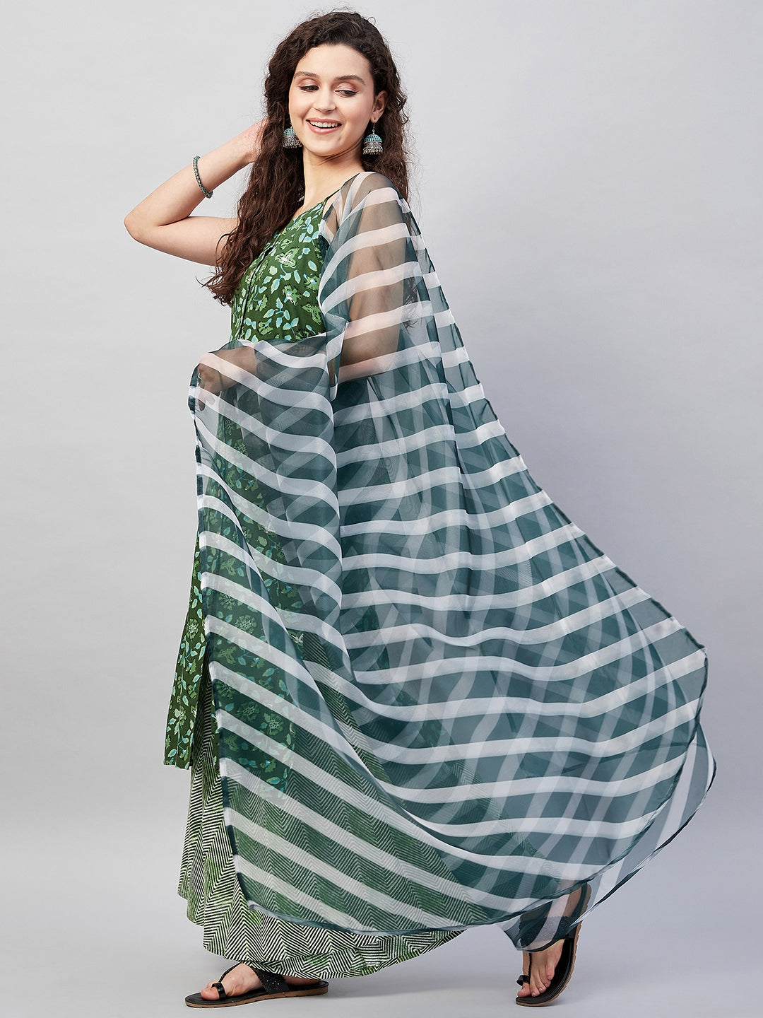 InWeave Women's Green Bagh Spaghetti Kurta Set W Green Le Dupatta | Grocsy