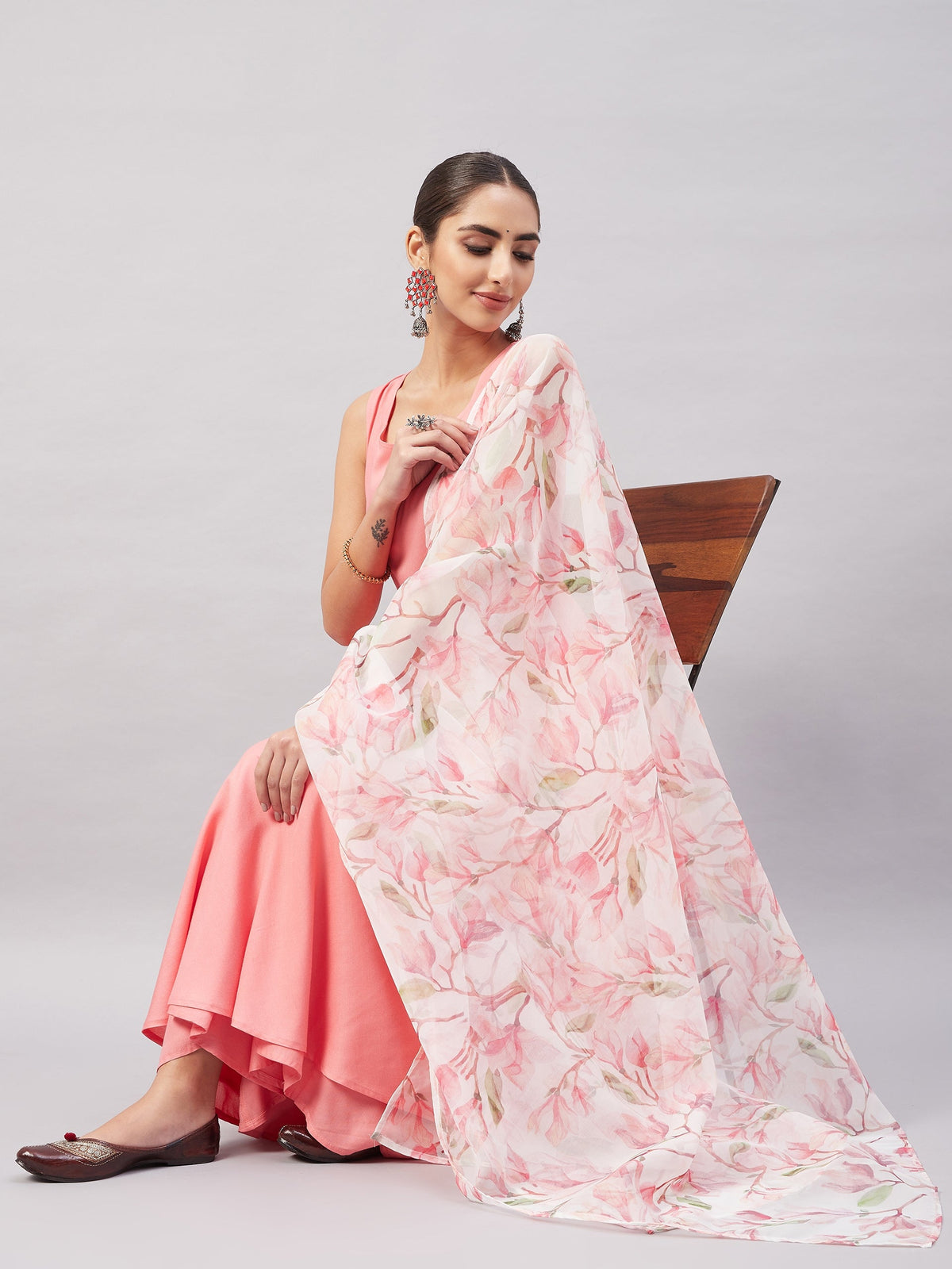 InWeave Women's Light Pink Sleeveless Kurta Set W White Peach Organza Dupatta | Grocsy