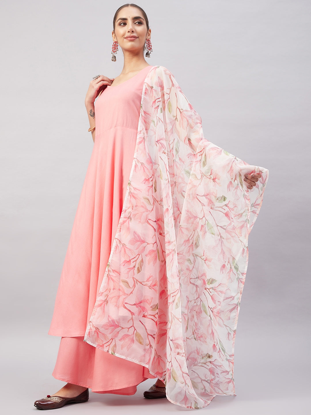 InWeave Women's Light Pink Sleeveless Kurta Set W White Peach Organza Dupatta | Grocsy