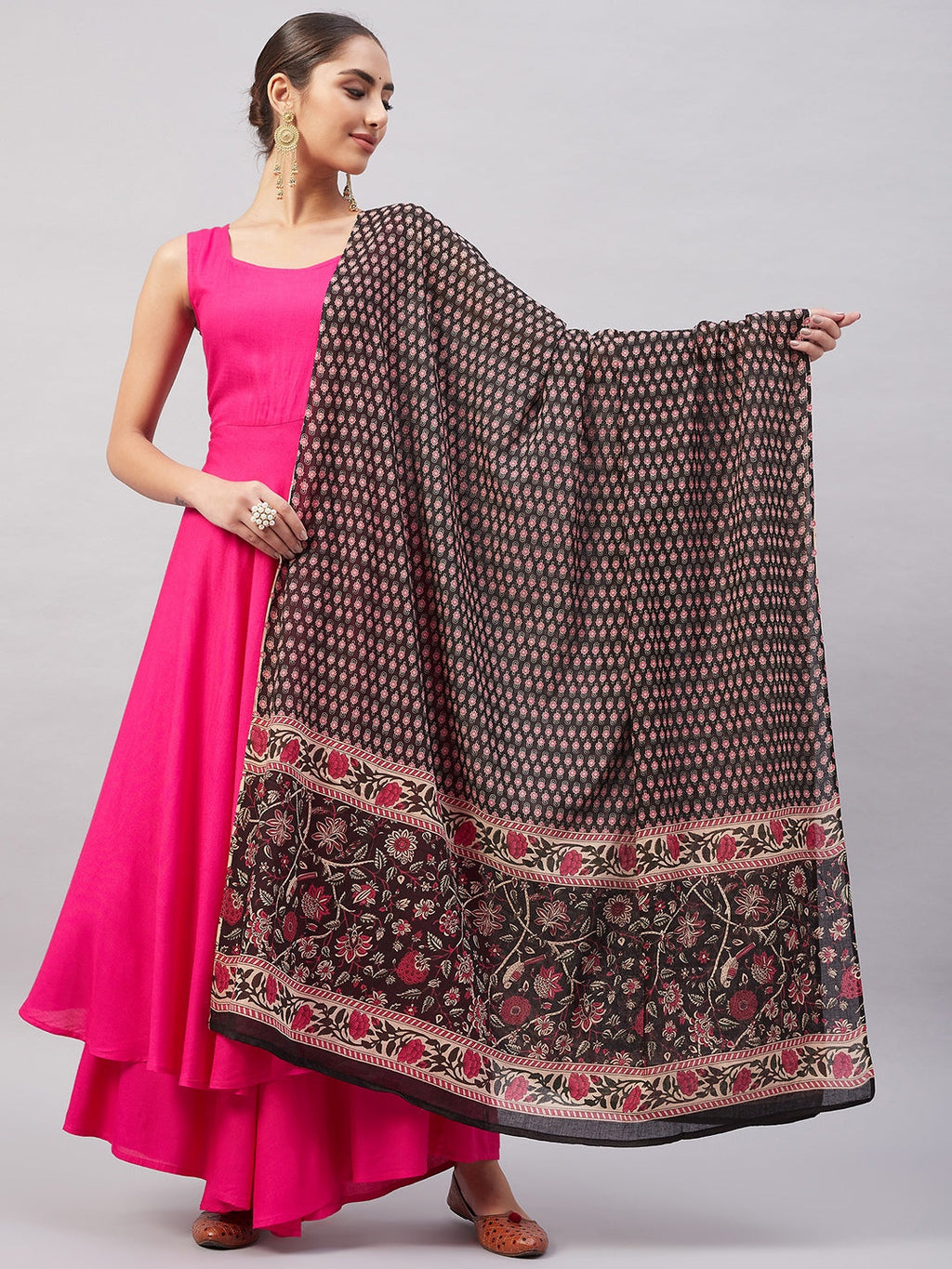 InWeave Women's Fuchsia Sleeveless Kurta Set W Black Pink Ethnic Dupatta | Grocsy