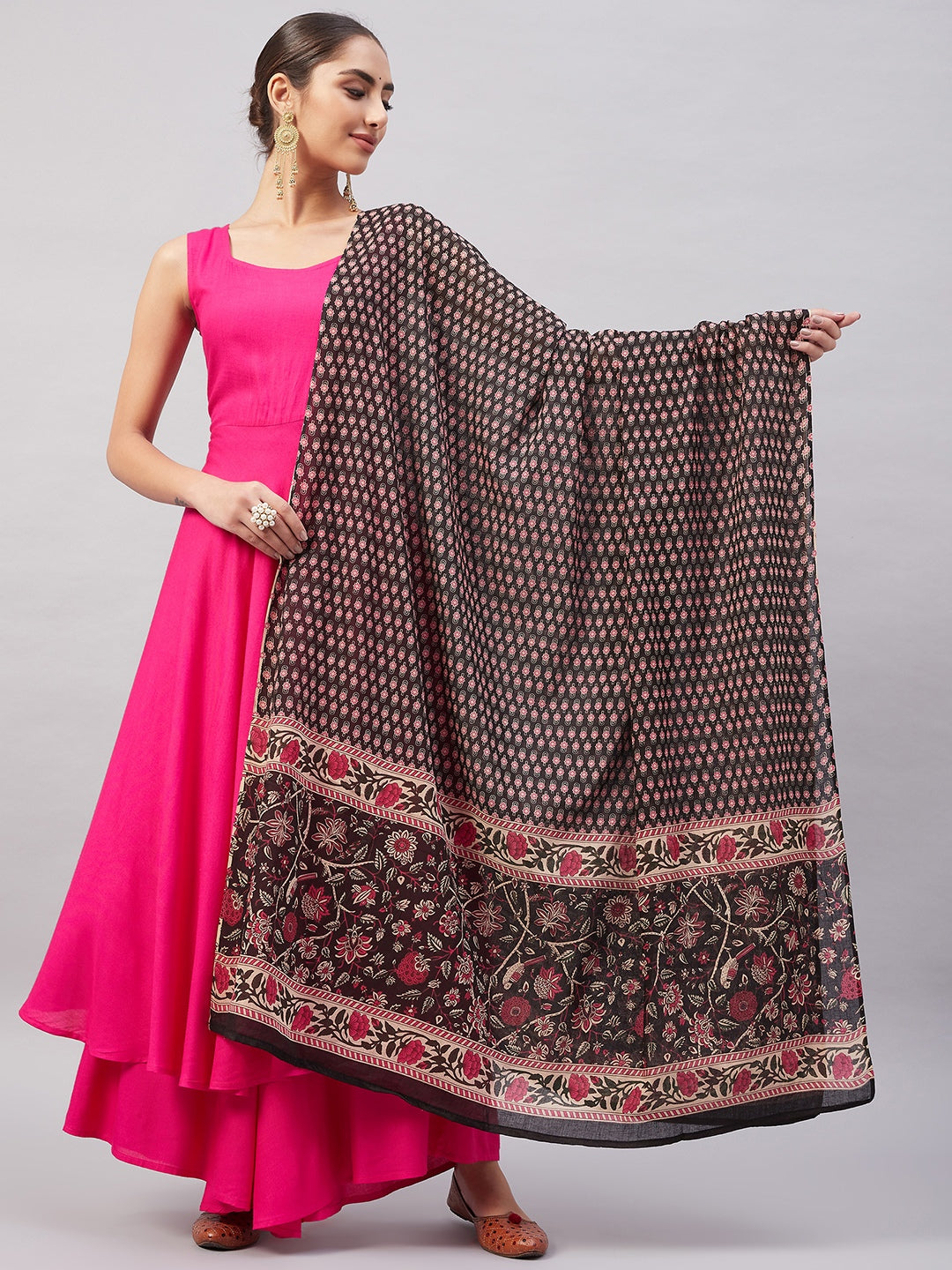 InWeave Women's Fuchsia Sleeveless Kurta Set W Black Pink Ethnic Dupatta | Grocsy