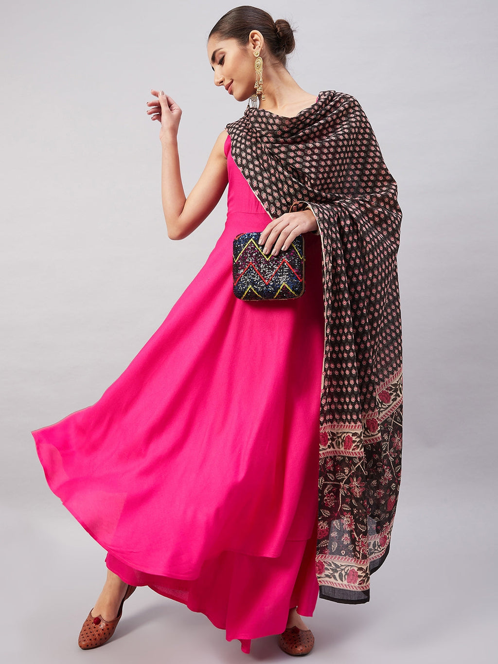 InWeave Women's Fuchsia Sleeveless Kurta Set W Black Pink Ethnic Dupatta | Grocsy
