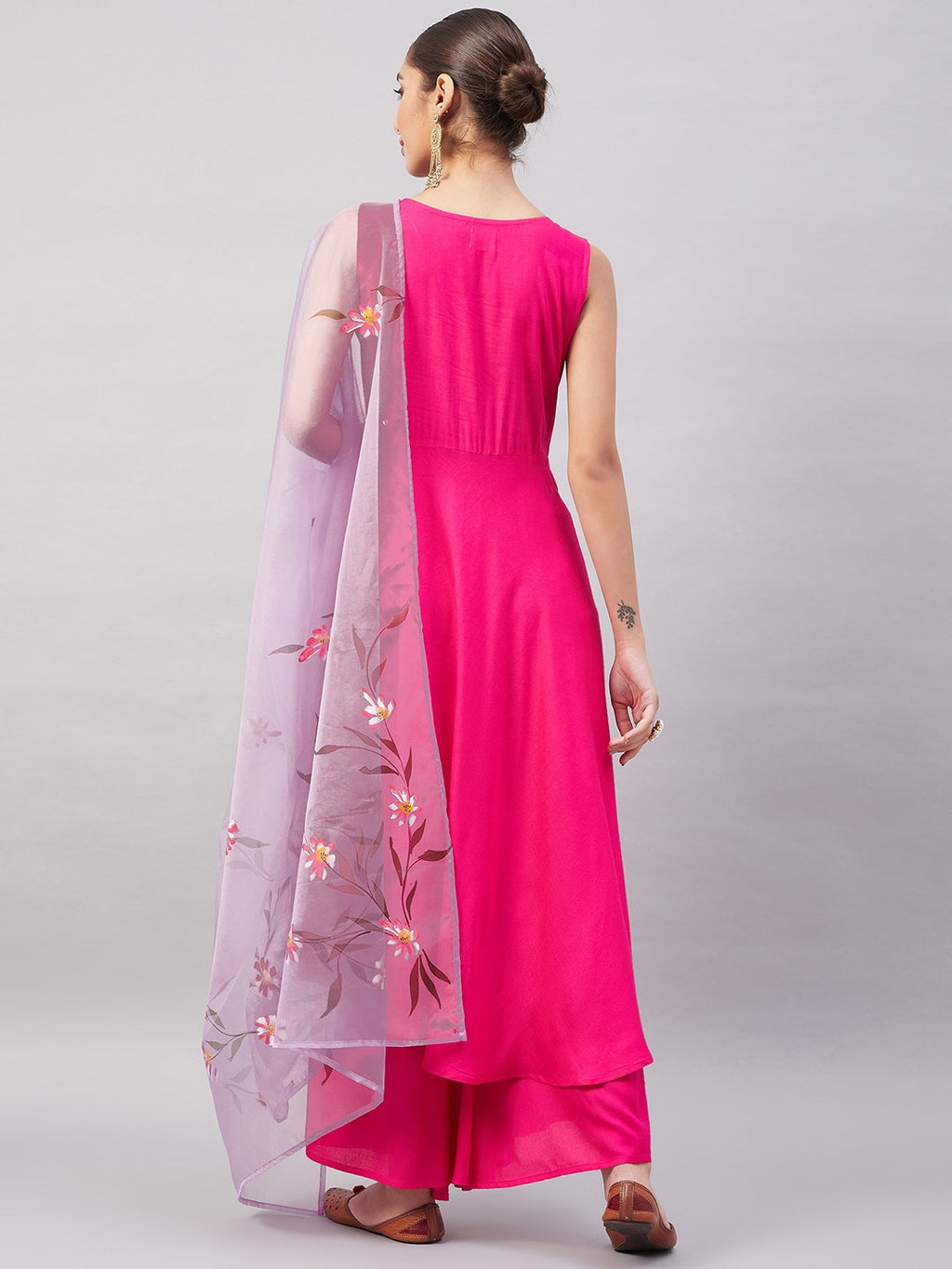 InWeave Women's Fuchsia Sleeveless Kurta Set W Mauve Handpaint Organza Dupatta | Grocsy