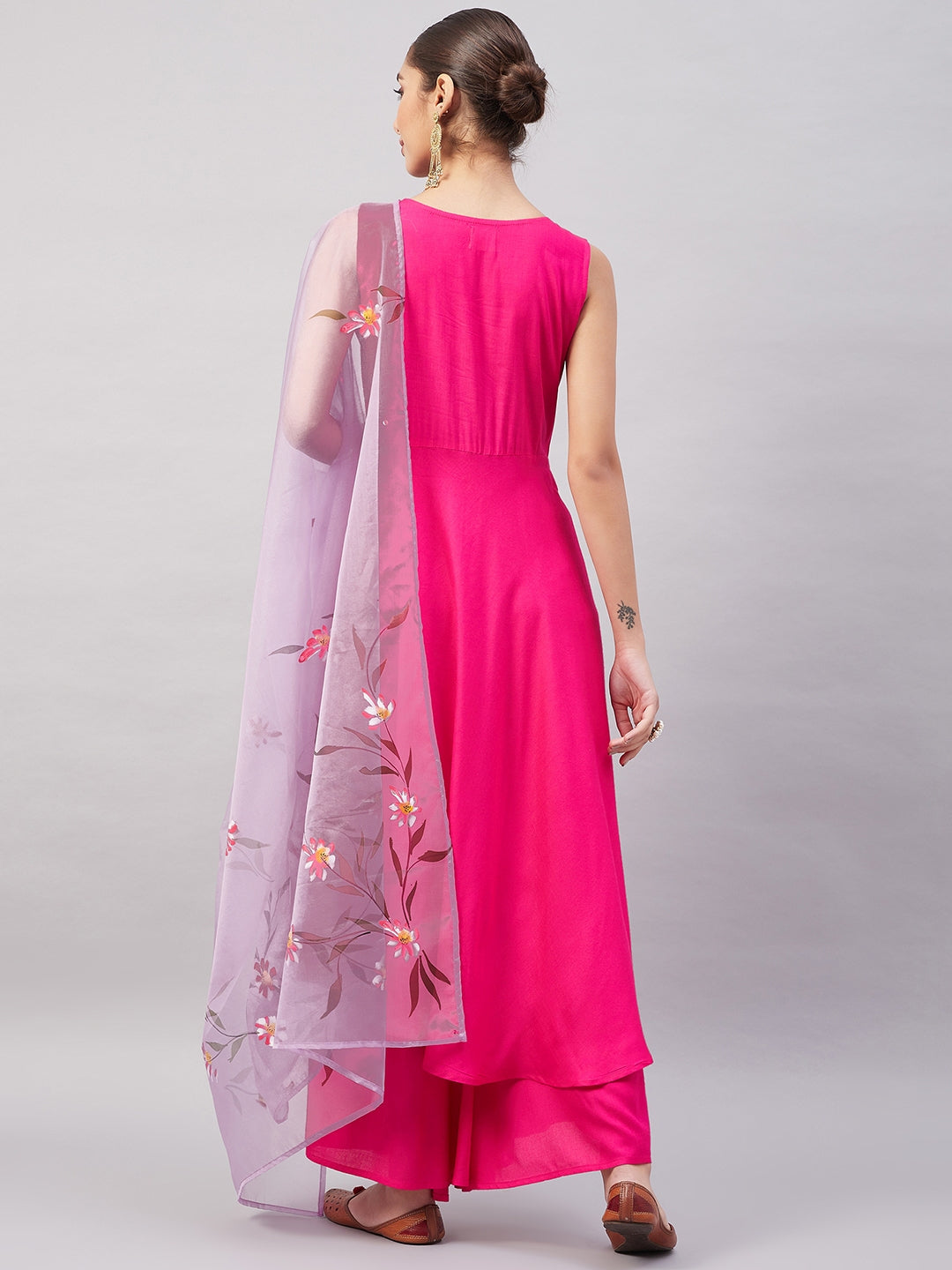 InWeave Women's Fuchsia Sleeveless Kurta Set W Mauve Handpaint Organza Dupatta | Grocsy