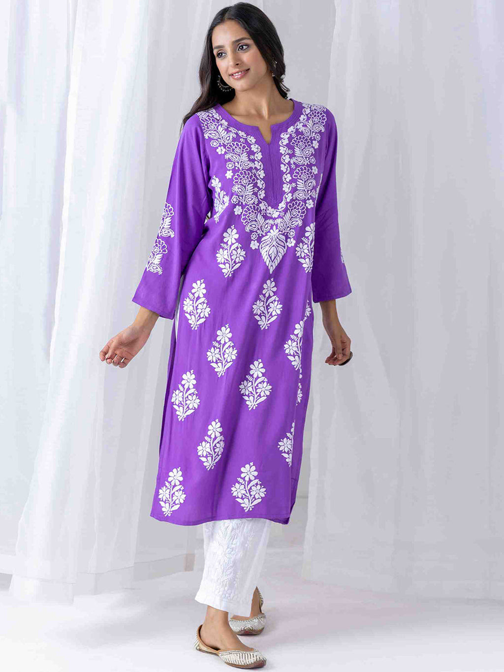 HOUSE OF KARI Floral Chikankari Embroidered Notched Round Neck Straight Kurta | Grocsy