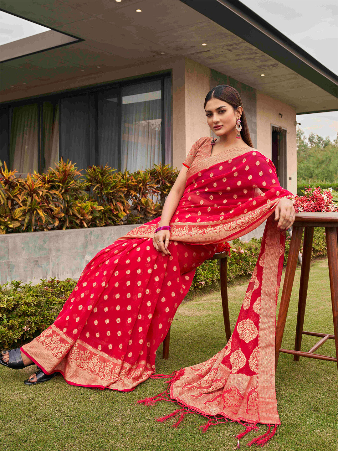 Tikhi Imli Pink Ethnic Motifs Woven Design Zari Saree | Grocsy
