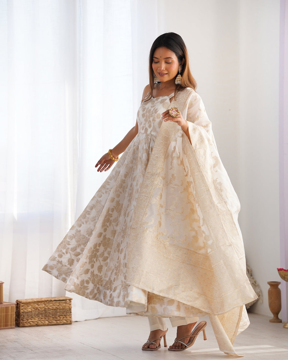 Lorenvalley Fashion White Banarasi Jacquard Dola Silk Fancy Backless Dori Pattern Anarkali Gown Pant With Dupatta | Grocsy