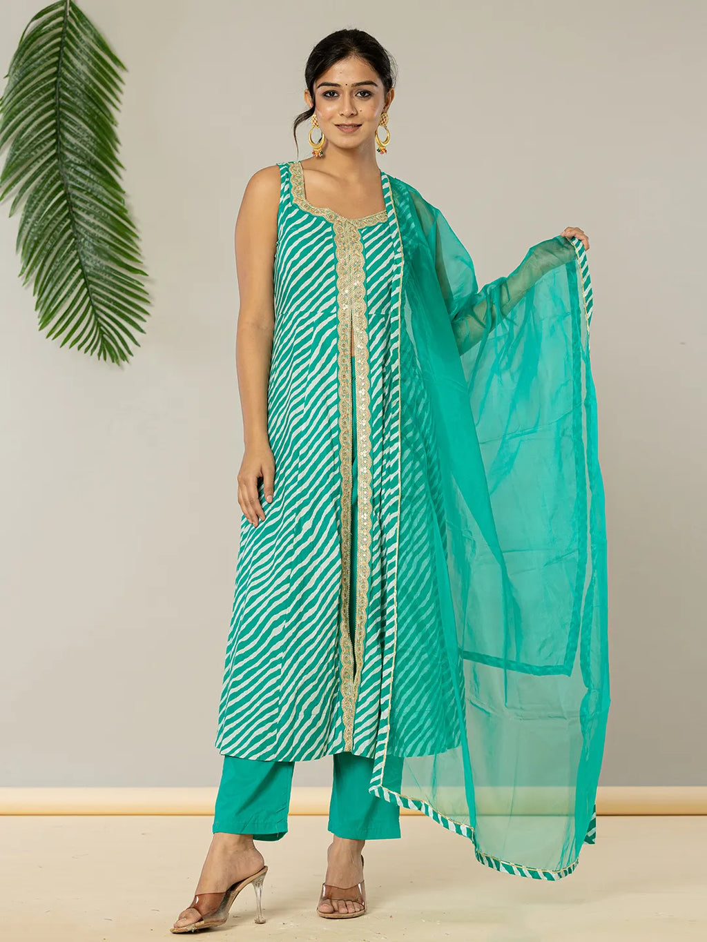 Yufta Cotton Leheriya Kurta Dupatta Pant Set | Grocsy