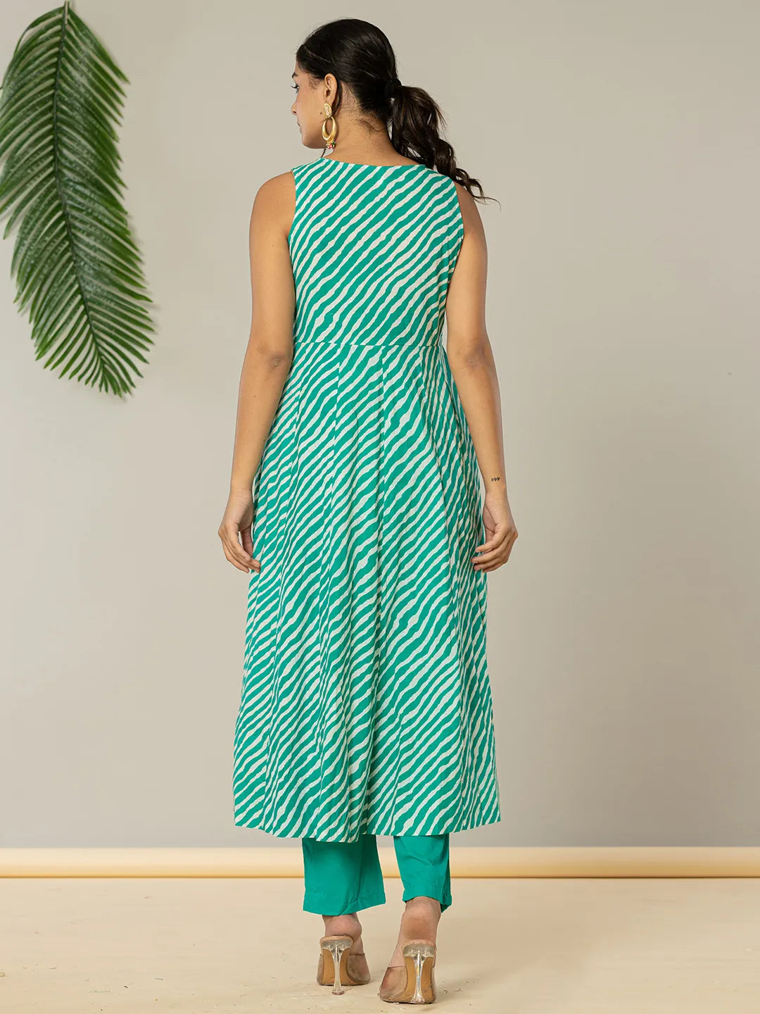 Yufta Cotton Leheriya Kurta Dupatta Pant Set | Grocsy