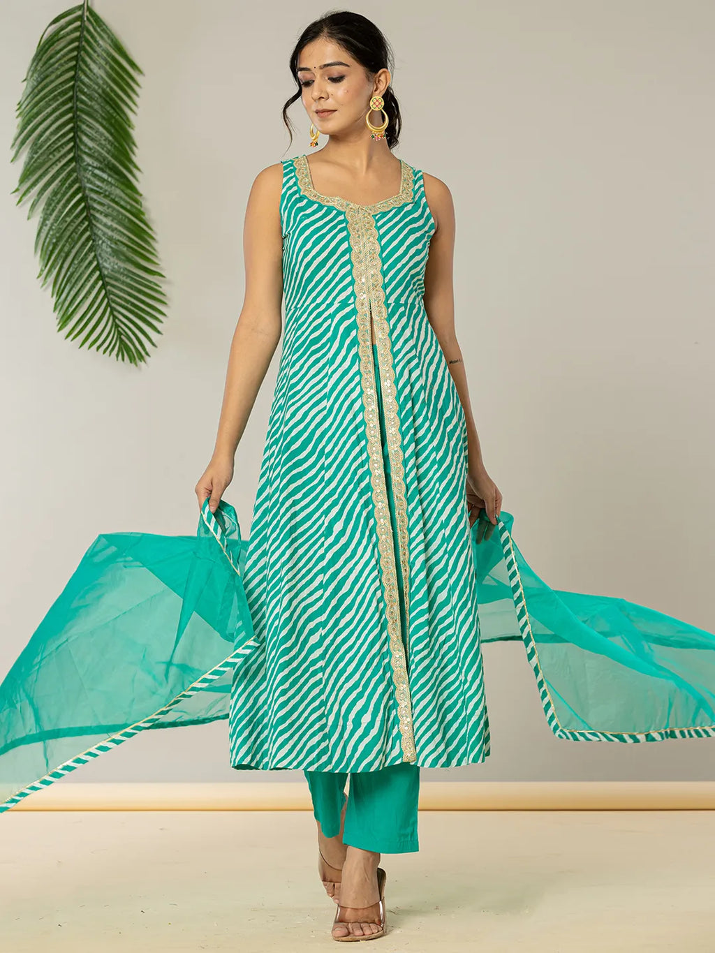 Yufta Cotton Leheriya Kurta Dupatta Pant Set | Grocsy