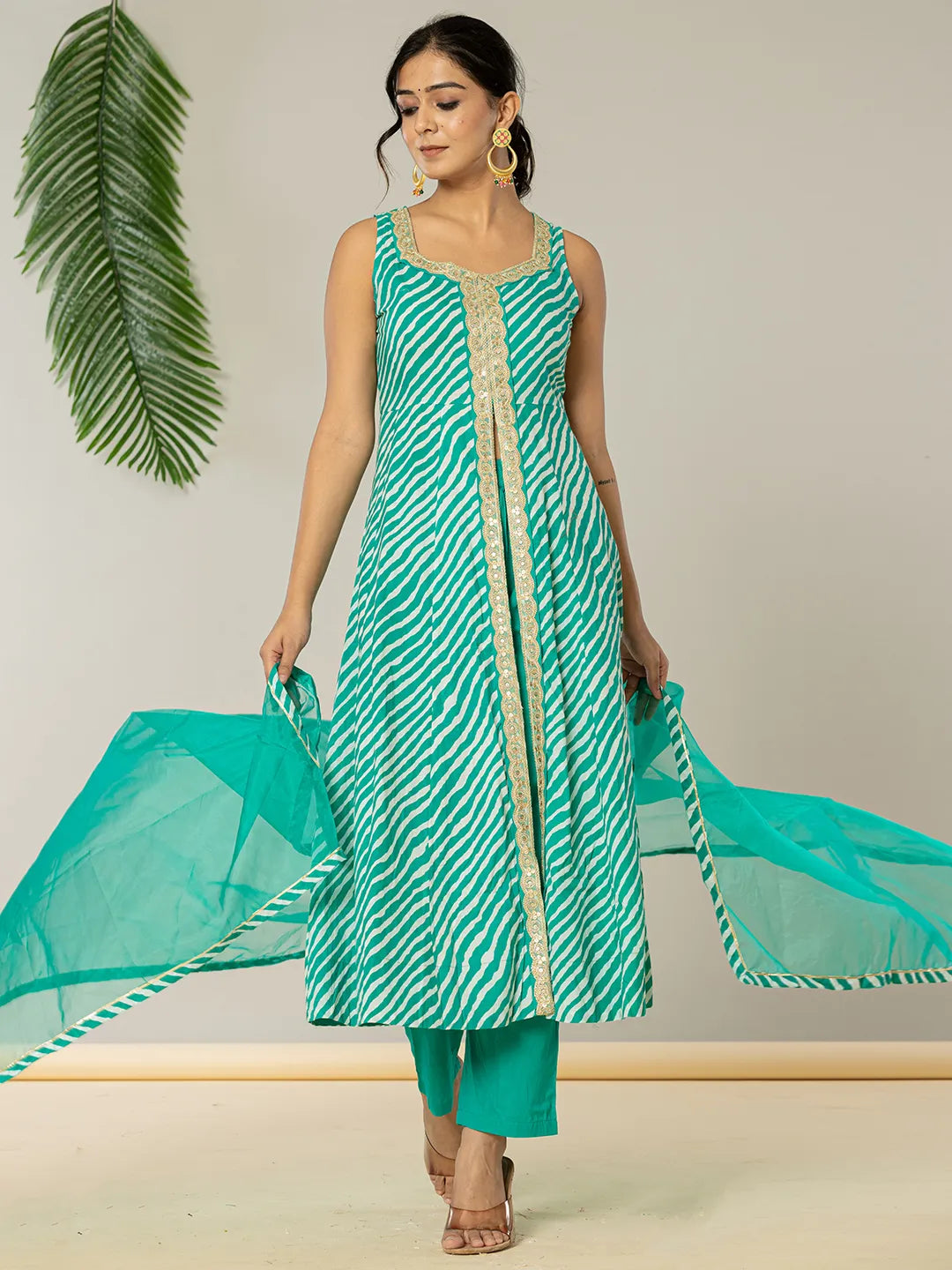 Yufta Cotton Leheriya Kurta Dupatta Pant Set | Grocsy