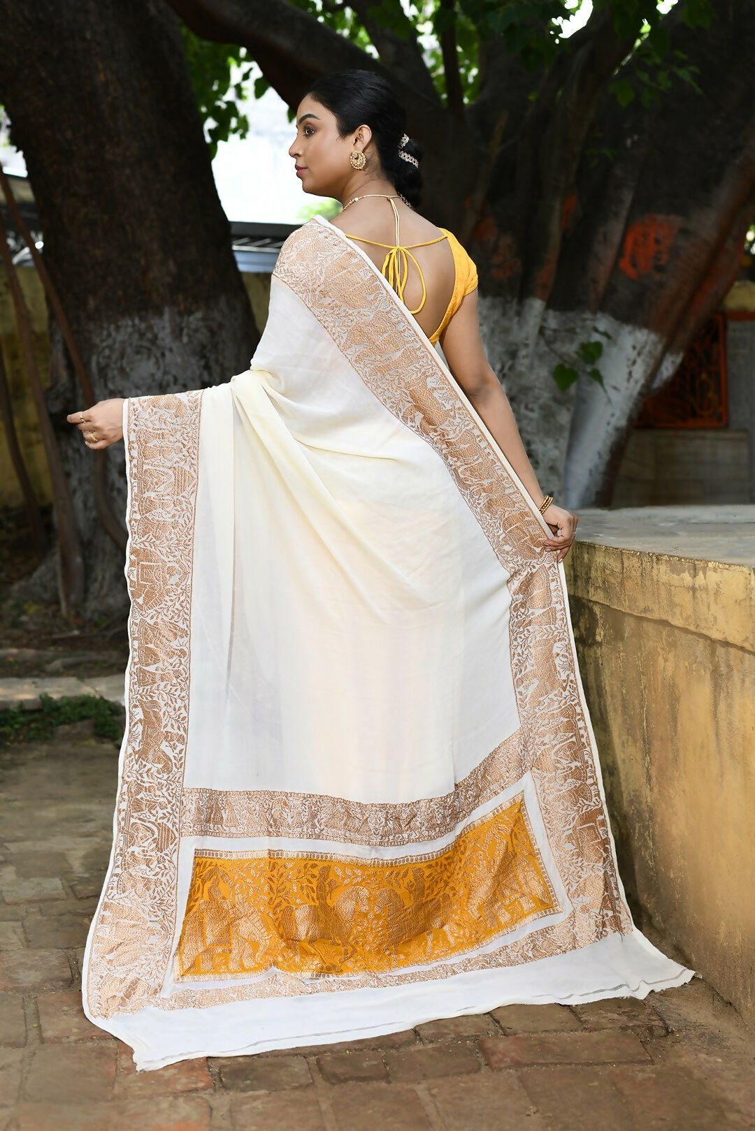Joban Fashion Cream Crepe Chiffon Pure Handloom Banarasi Silk Saree | Grocsy
