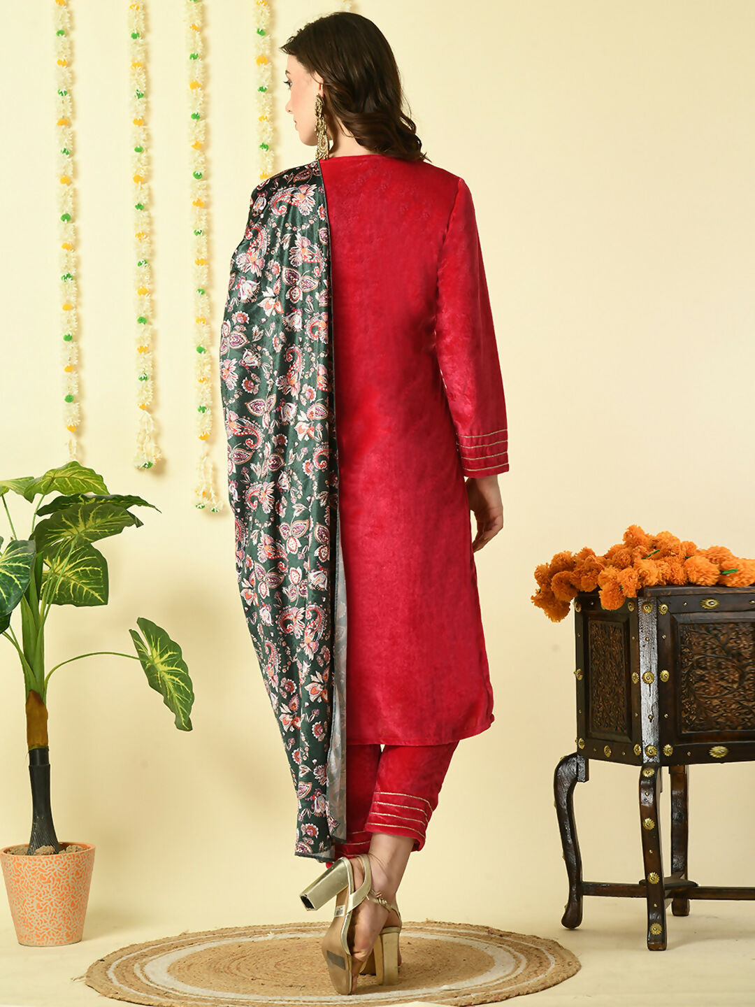 Myshka Women's Pink Velvet Kurta & Trousers With Dupatta Party Sets | Grocsy