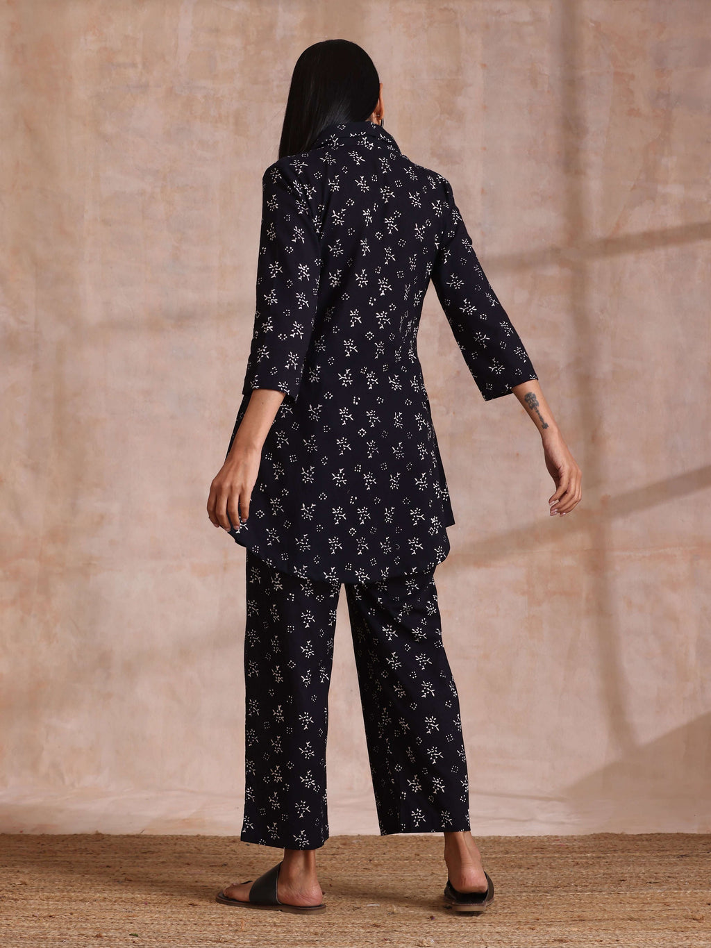 trueBrowns Black White Floral Print Cotton Collar Short Co-Ord Set | Grocsy