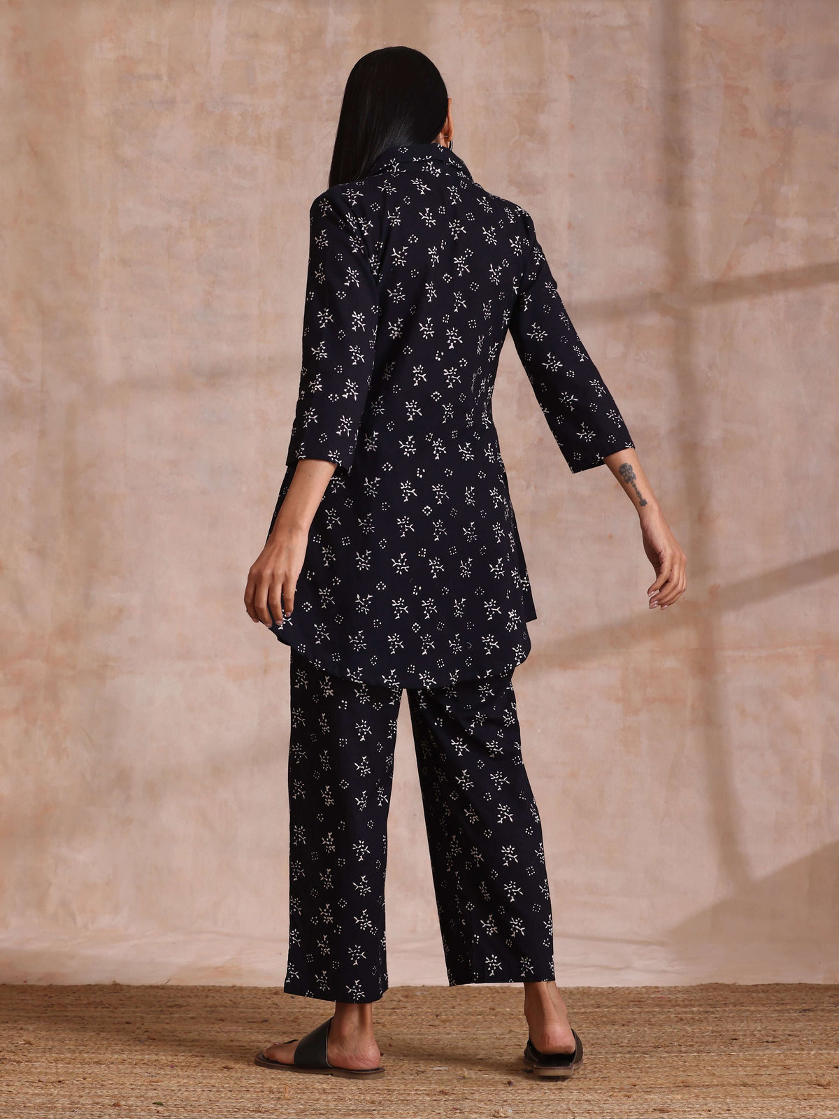 trueBrowns Black White Floral Print Cotton Collar Short Co-Ord Set | Grocsy