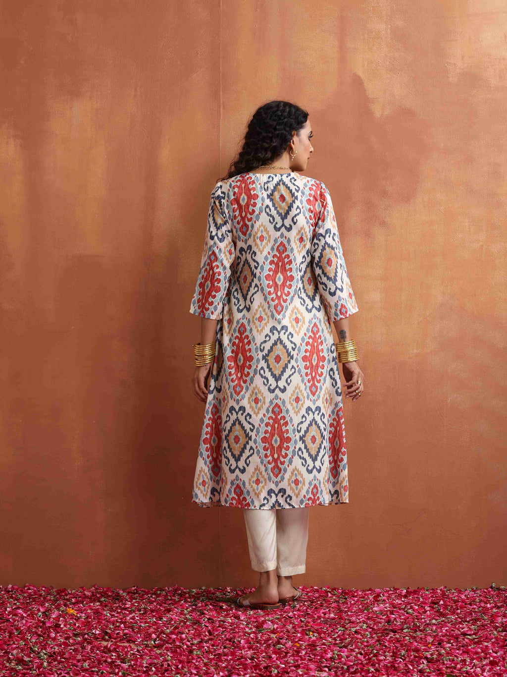 trueBrowns Off White Ikat Print Kurta Set | Grocsy