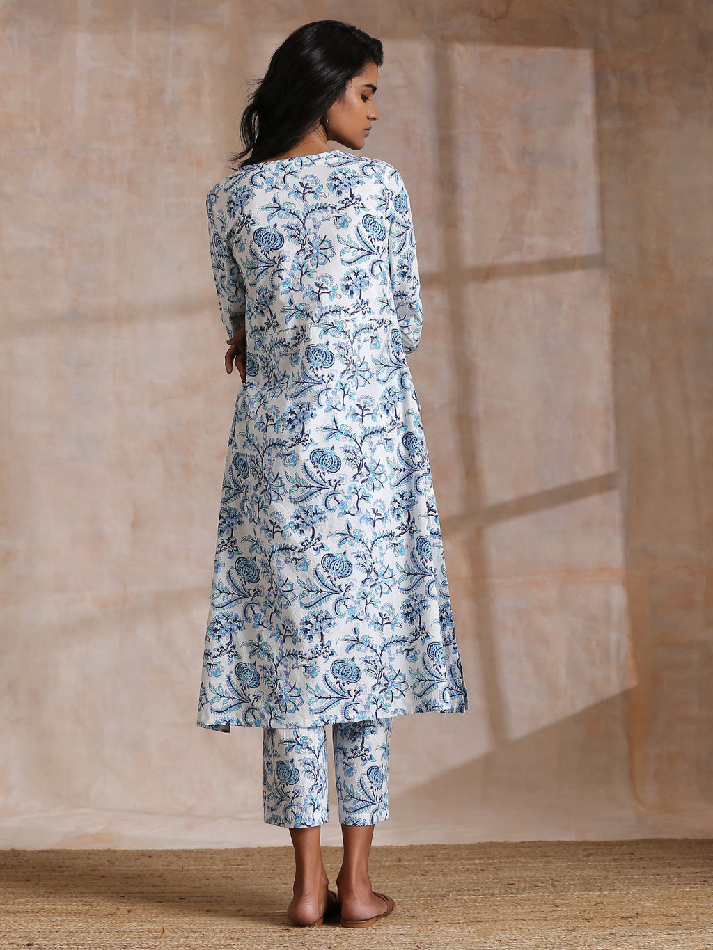 trueBrowns White With Overall Blue Print Cotton Slit Gathered Kurta Set | Grocsy