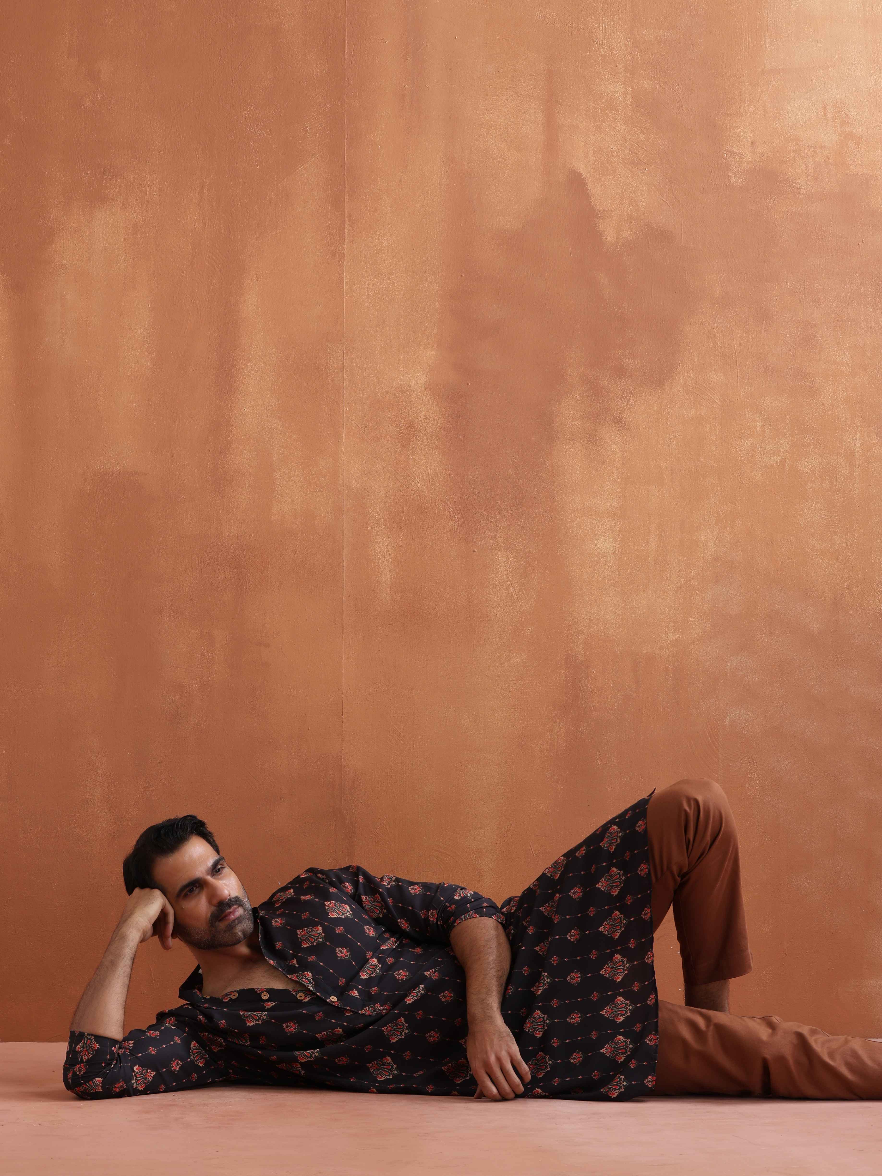 trueBrowns Men's Black Printed Kurta | Grocsy