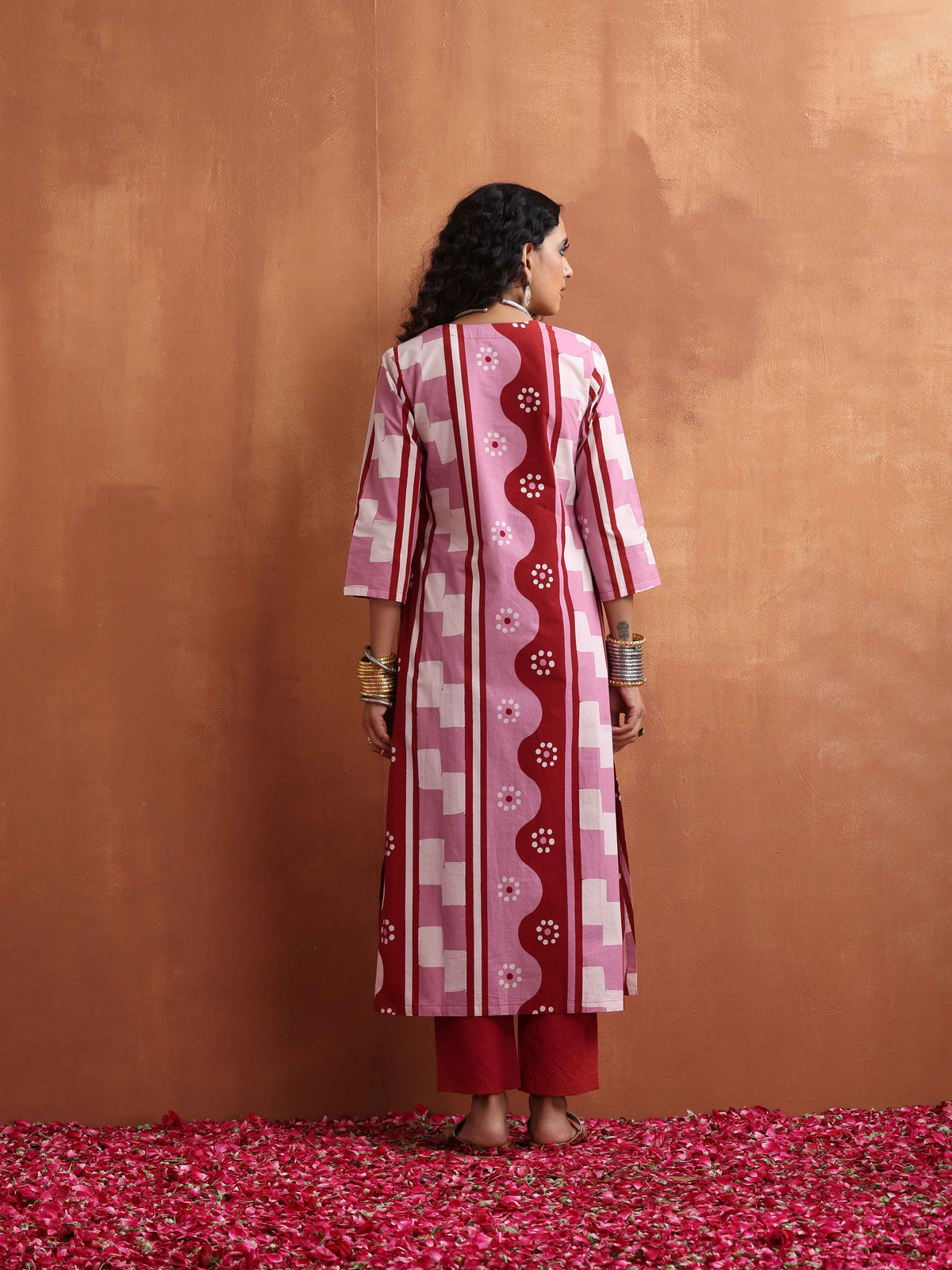 trueBrowns Pink Abstract Print High Slit Kurta Set | Grocsy
