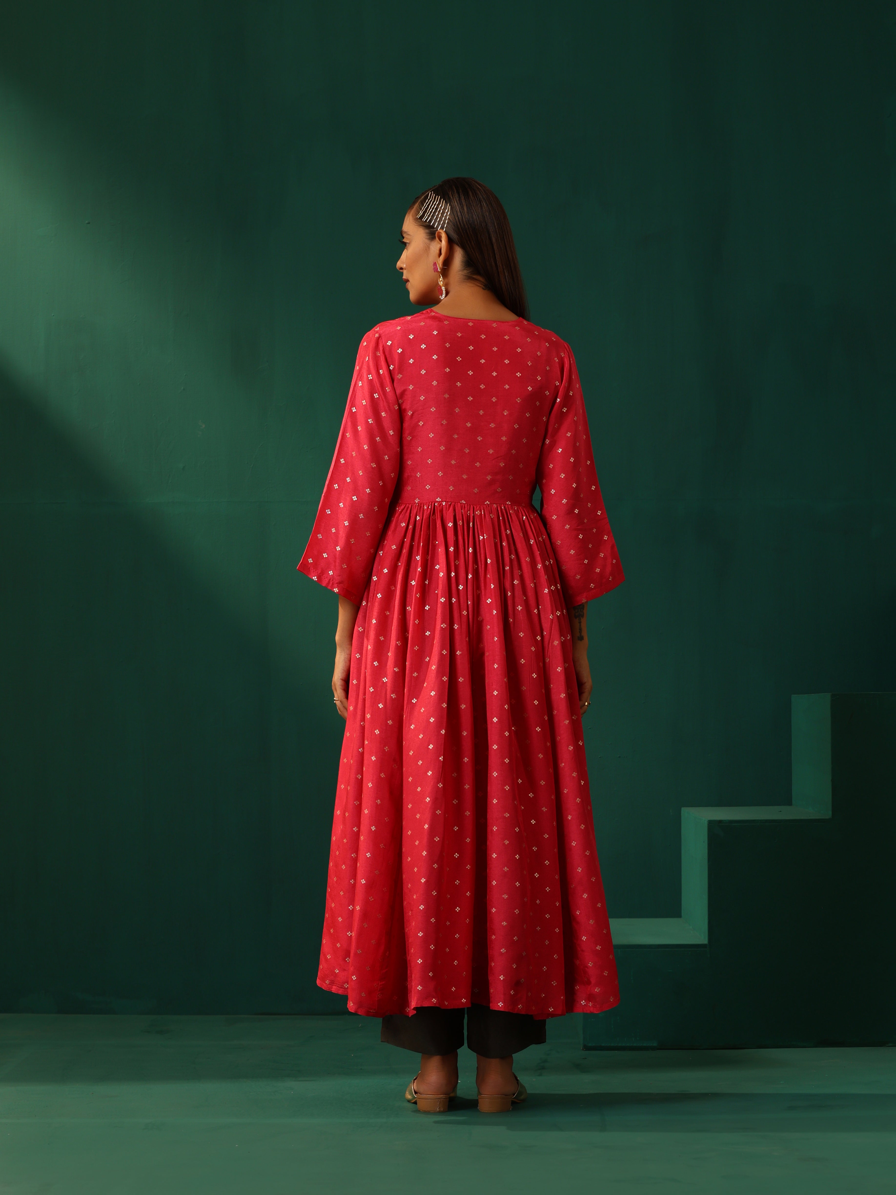 trueBrowns Pink Square Viscose Silk V-Neck Waist Gathered Kurta Pant Set | Grocsy