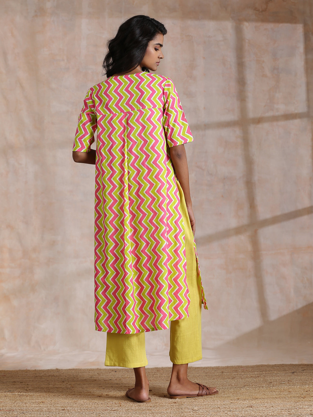 trueBrowns Lime Pink Zig-Zag Lines Print Cotton Kurta Pant Set | Relove | Grocsy