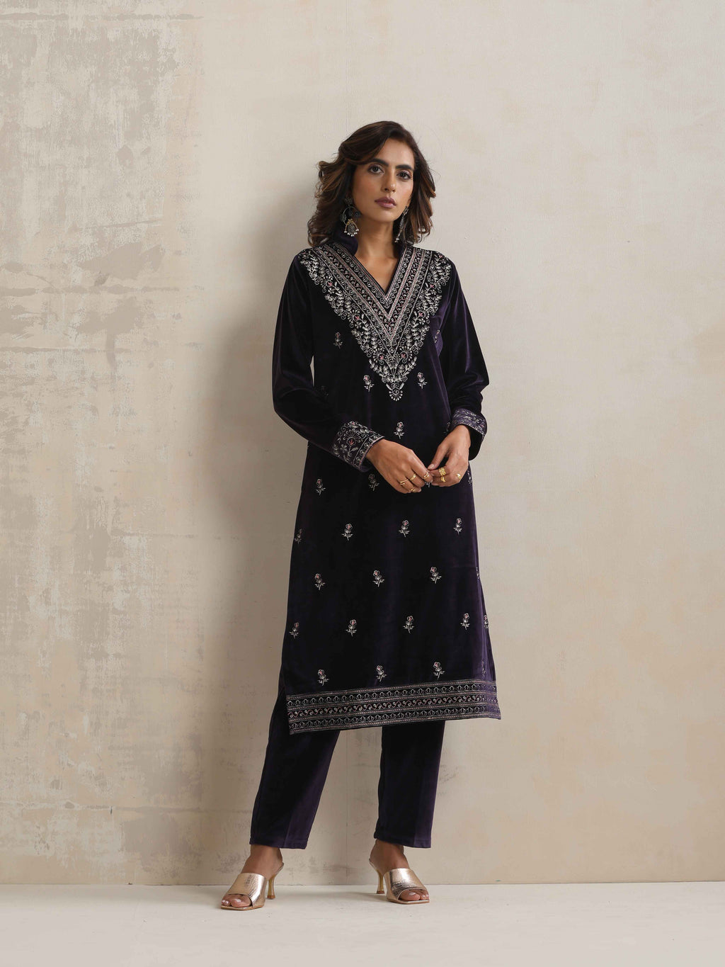 trueBrowns Purple Velvet Embroidered Kurta Pant Dupatta Set | Grocsy