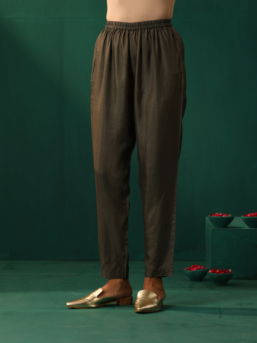 trueBrowns Mustard Geometric Floral Viscose Silk Front Gathered Kurta Pant Set | Grocsy