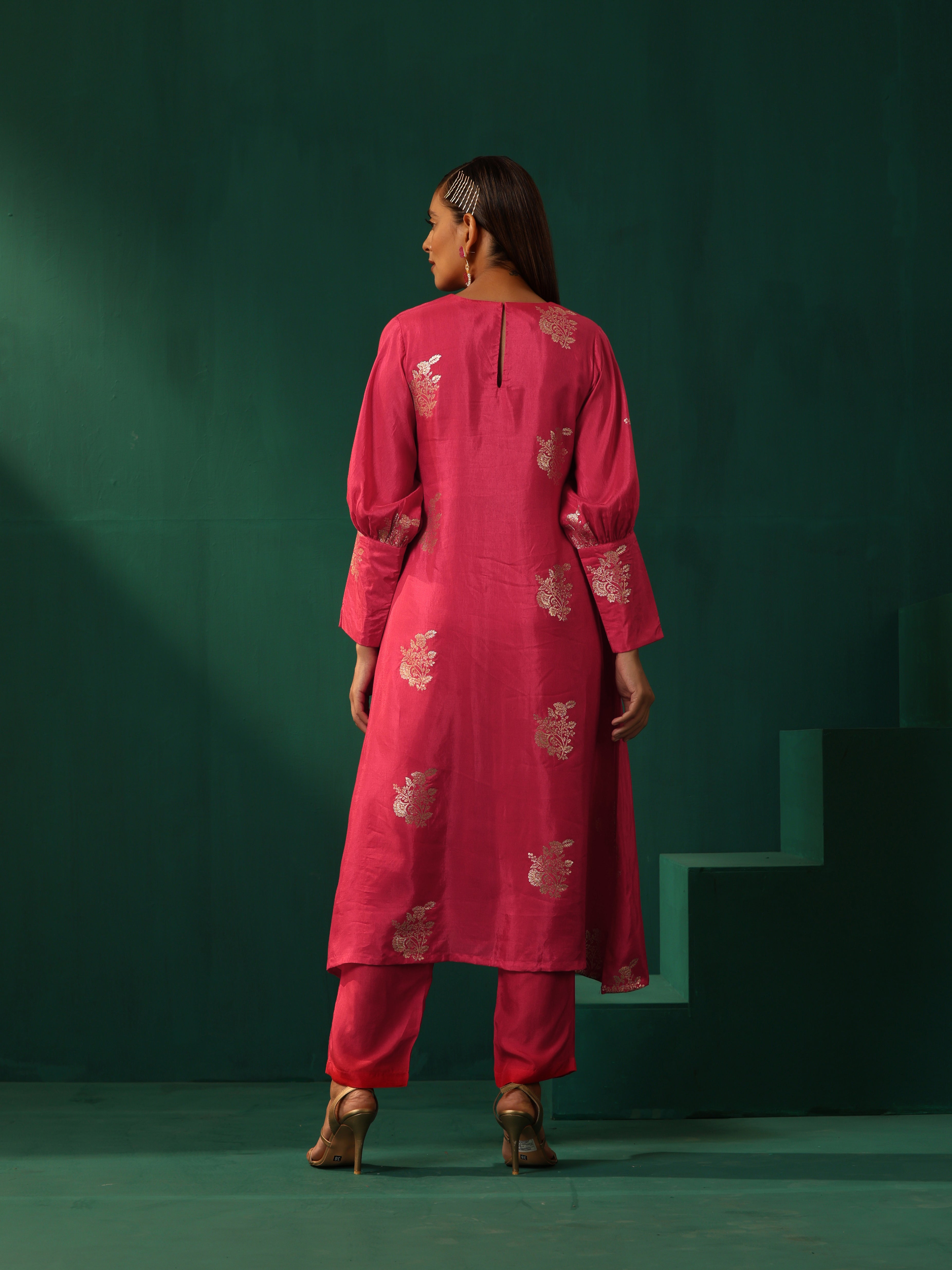 trueBrowns Pink Floral Viscose Silk Round Neck Puff Sleeve Kurta Pant Set | Grocsy