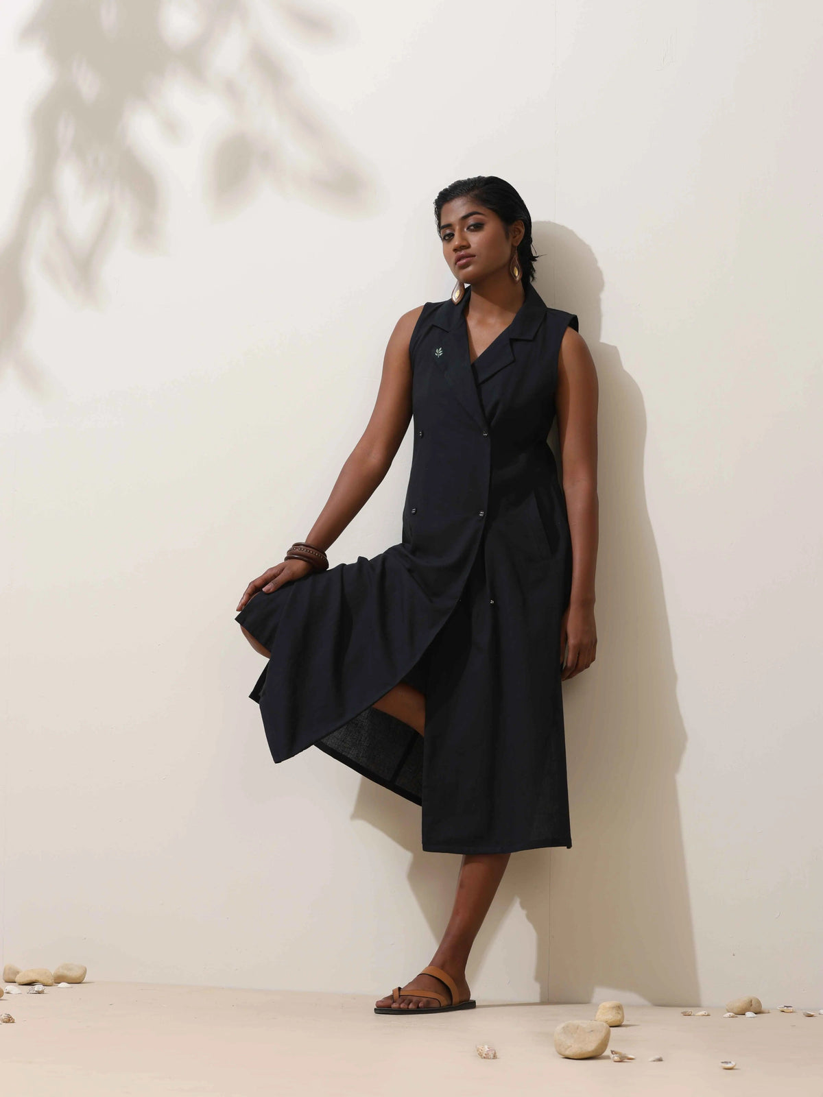 trueBrowns Black Cotton Linen Dress | Grocsy