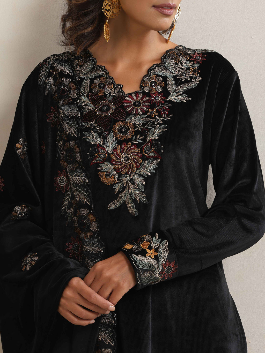 trueBrowns Black Velvet Floral Embroidered Kurta Pant Dupatta Set | Grocsy