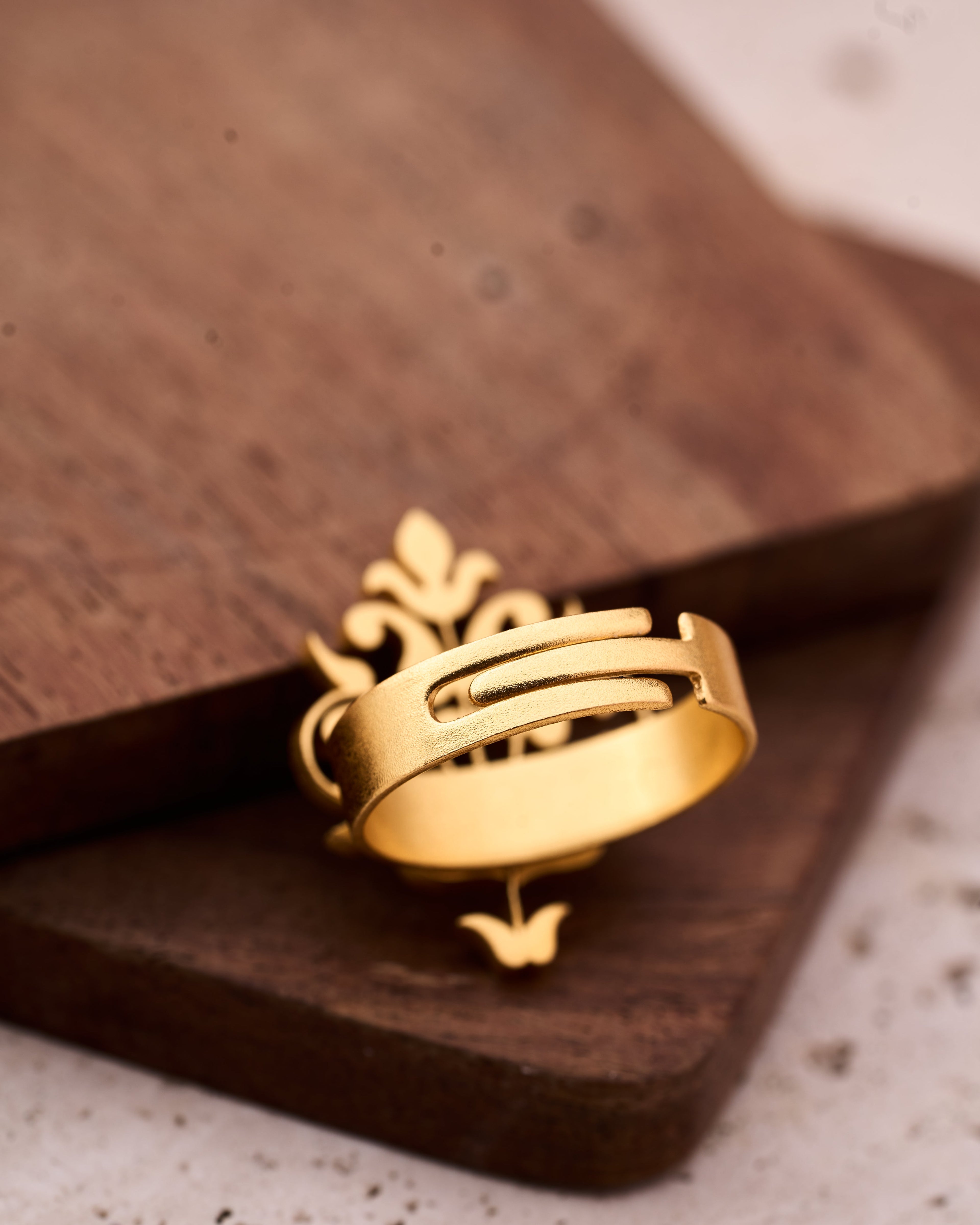 trueBrowns Gold-Polished Small Leaf Ring | Grocsy