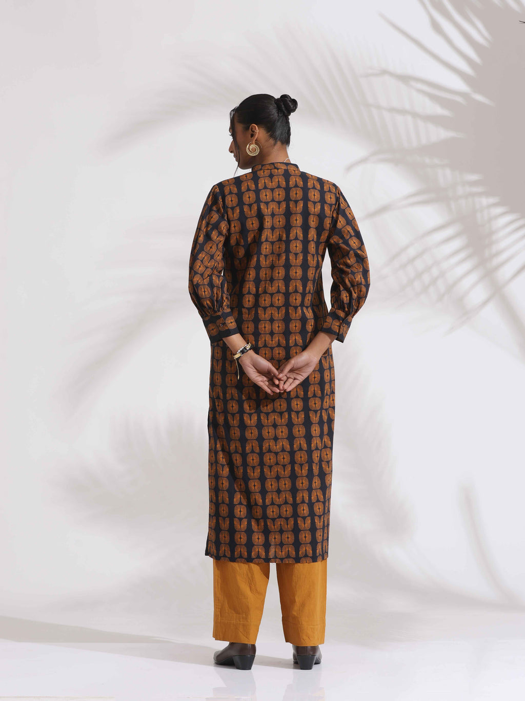 trueBrowns Black Cotton Print Straight Kurta Set | Grocsy