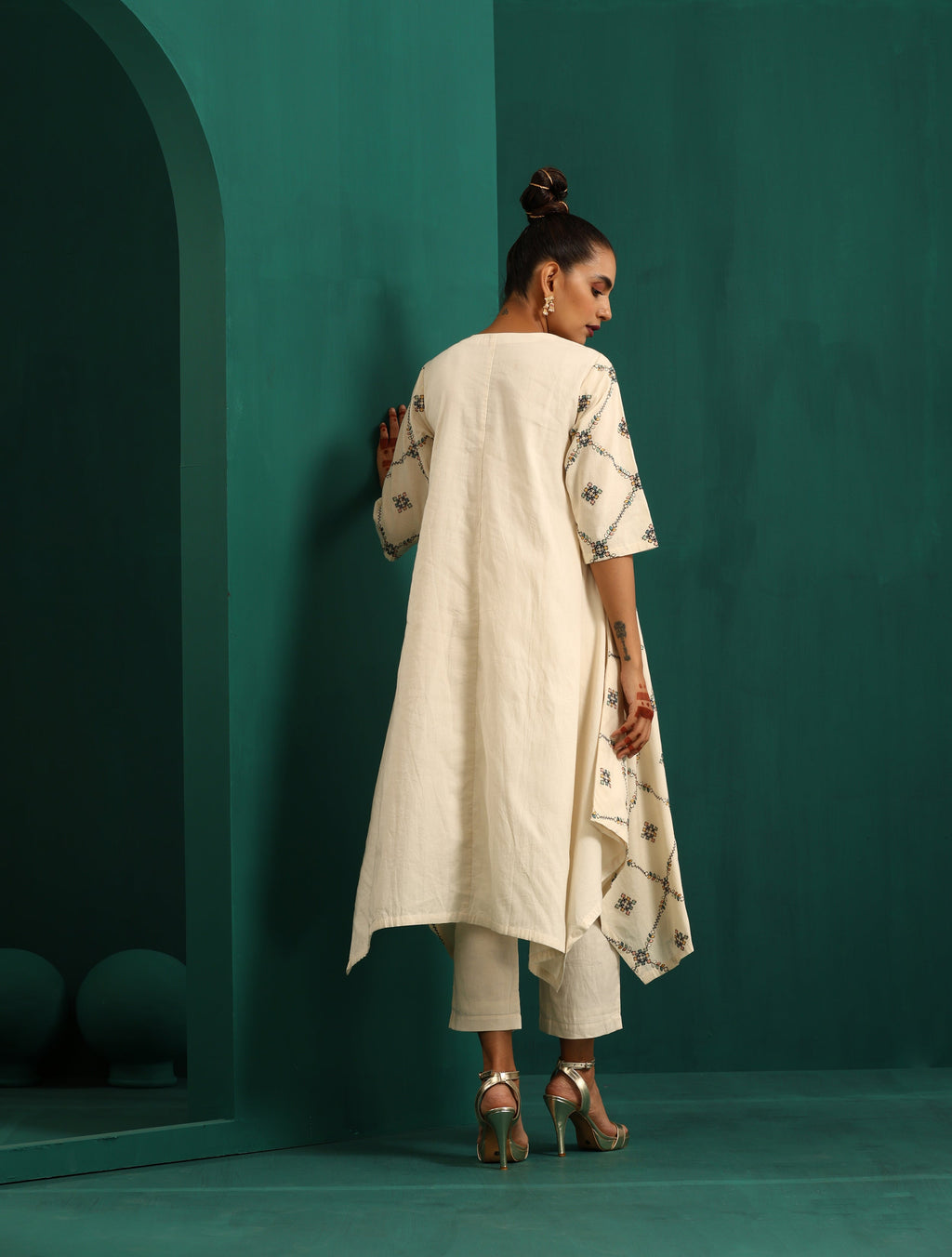 trueBrowns Ivory Rhombus Cotton Handkerchief Kurta Pant Set | Grocsy