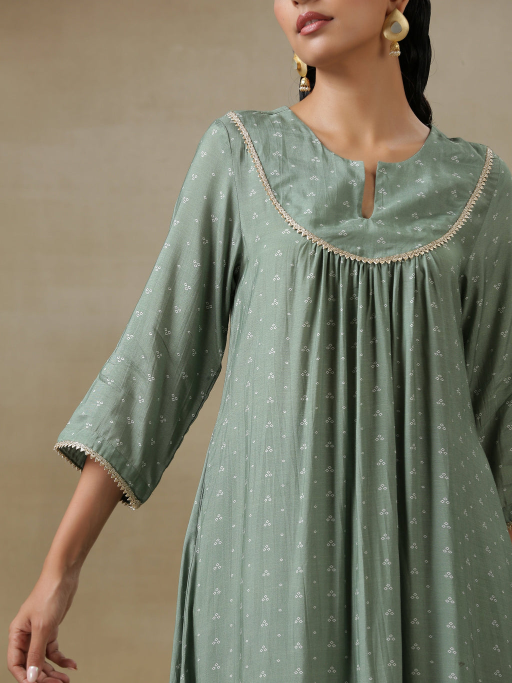 trueBrowns Light Green Bandhani Printed Silk Yoke Kurta Pant Set | Grocsy