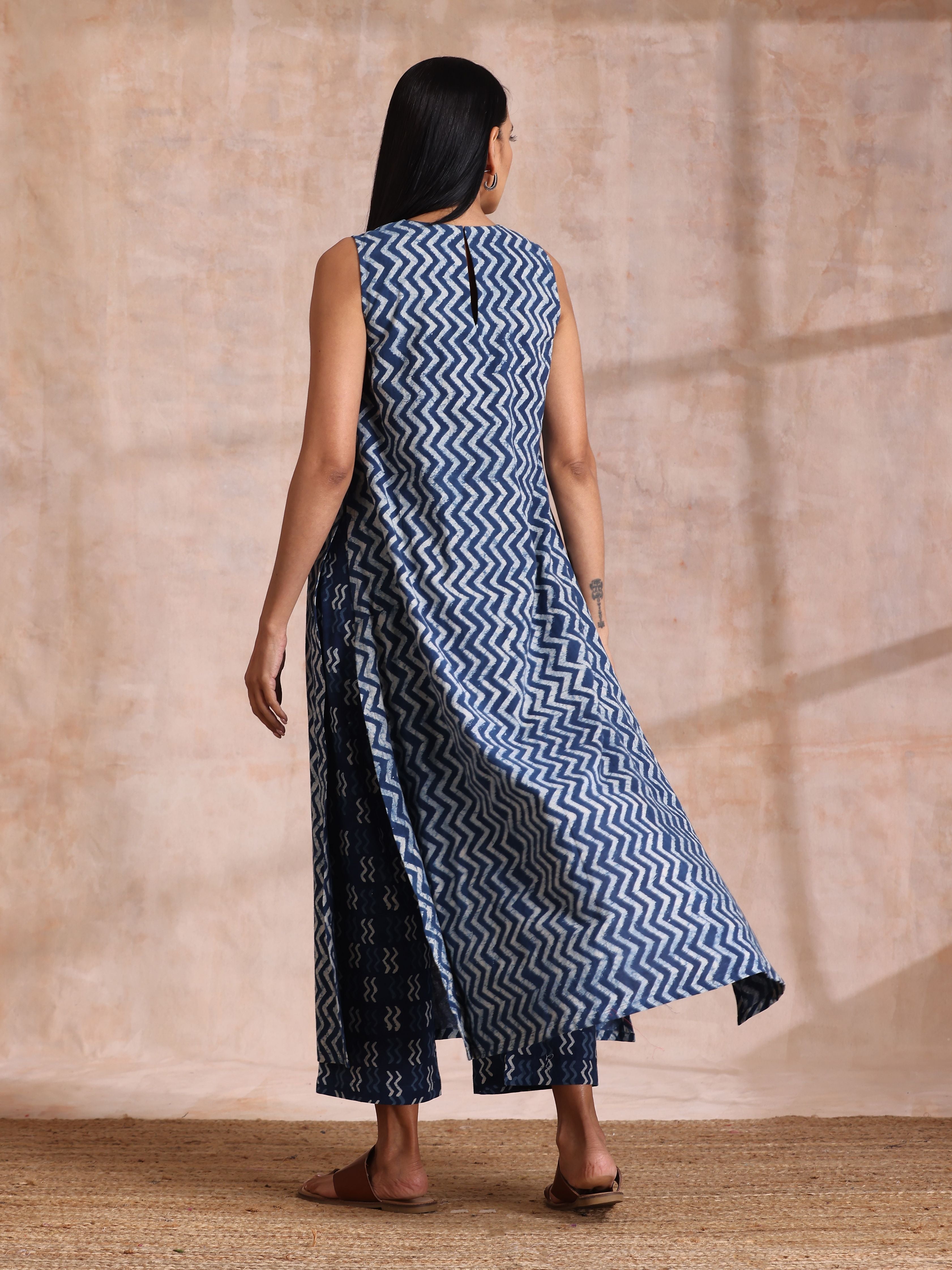 trueBrowns Indigo Dabu Zig-Zag Lines Print Cotton Sleeveless Kurta Pant Set | Grocsy