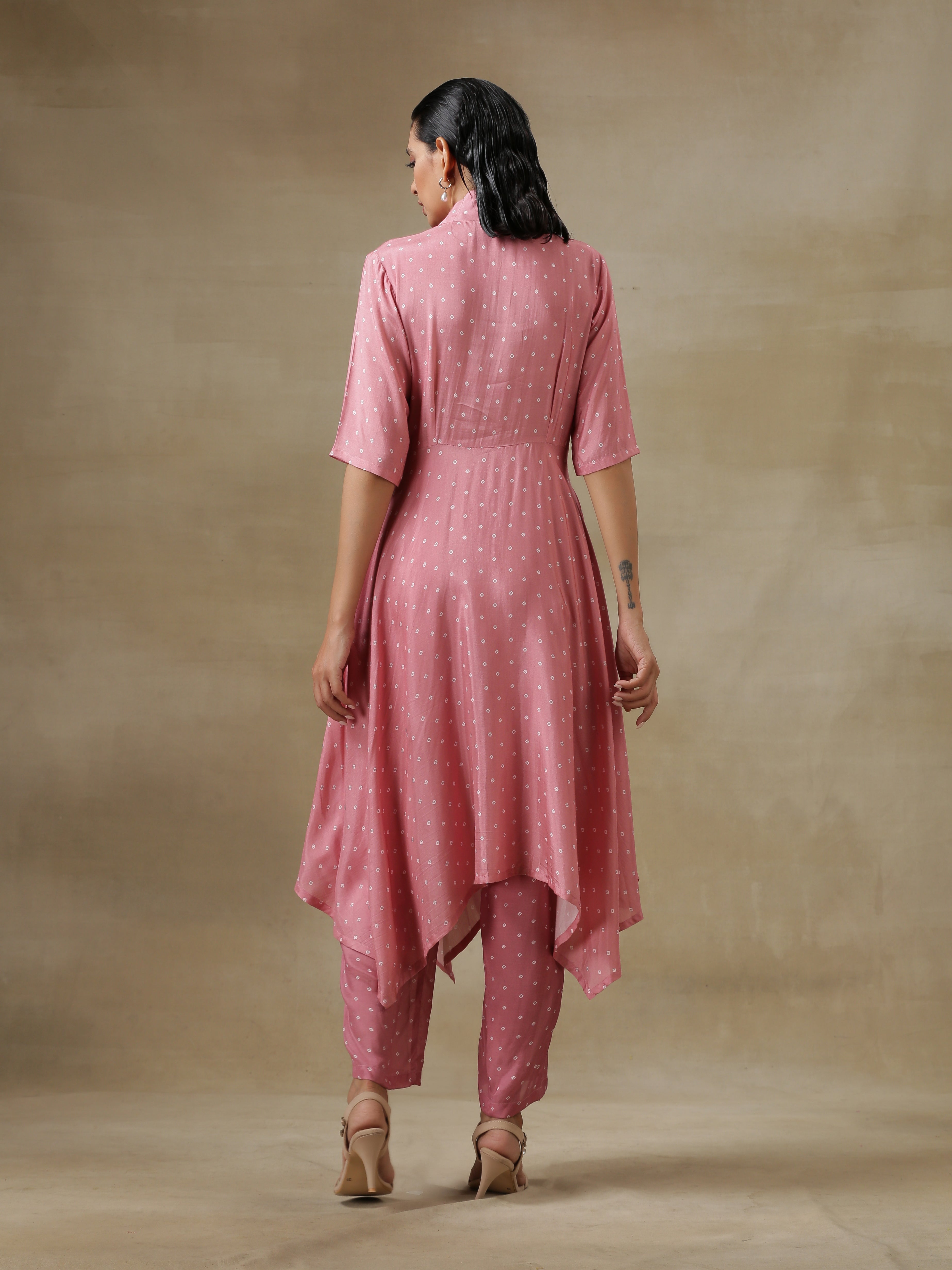trueBrowns Light Mauve Bandhani Printed Silk Handkerchief Kurta Pant Set | Grocsy