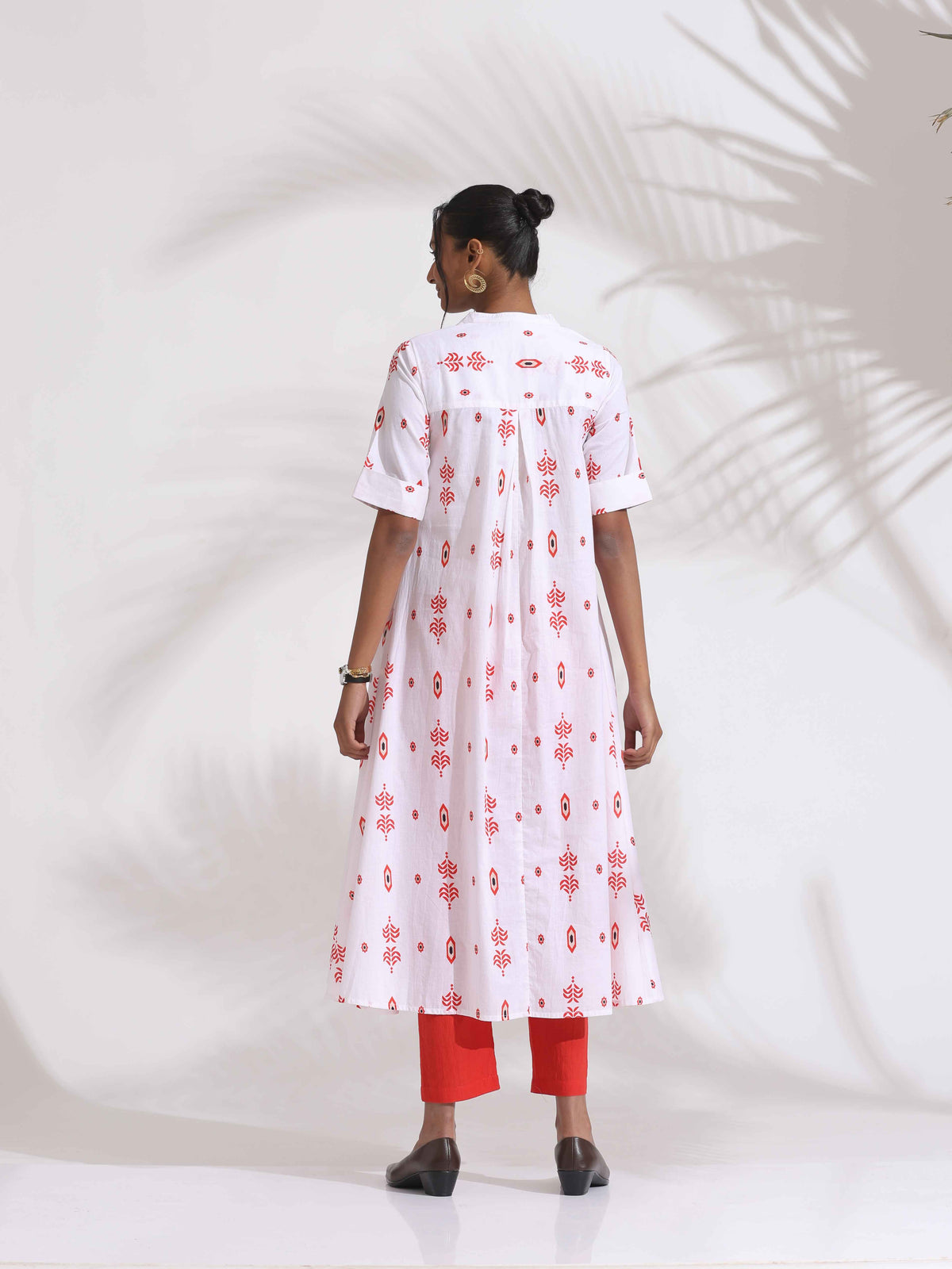 trueBrowns White Cotton Print Flared Kurta Set | Grocsy