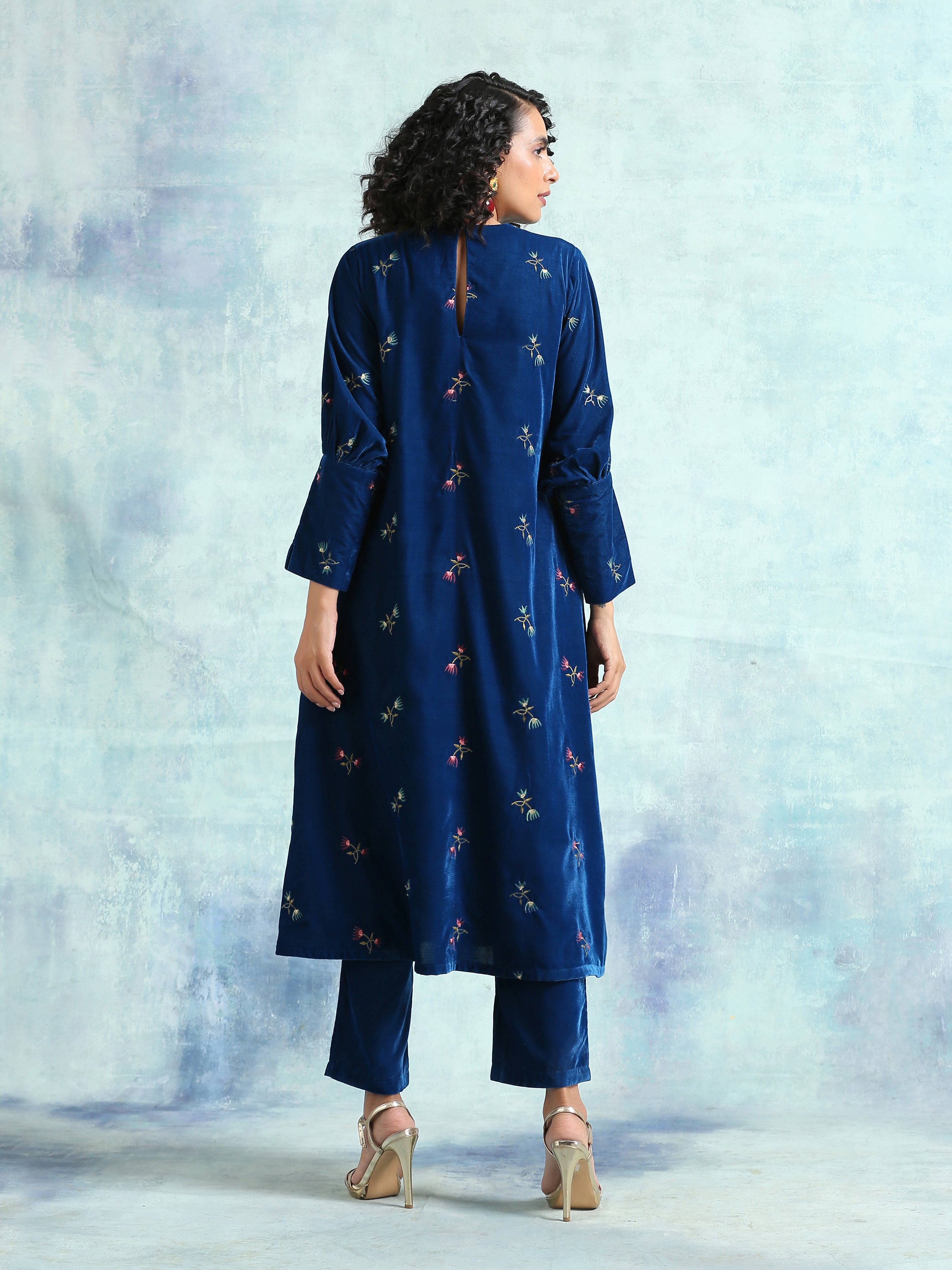 trueBrowns Blue Embroidered Velvet Puff Sleeve Kurta | Grocsy