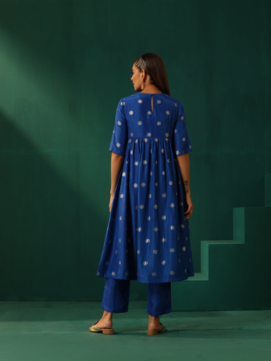 trueBrowns Royal Blue Geometric Floral Viscose Silk Side Gathered Kurta Pant Set | Grocsy