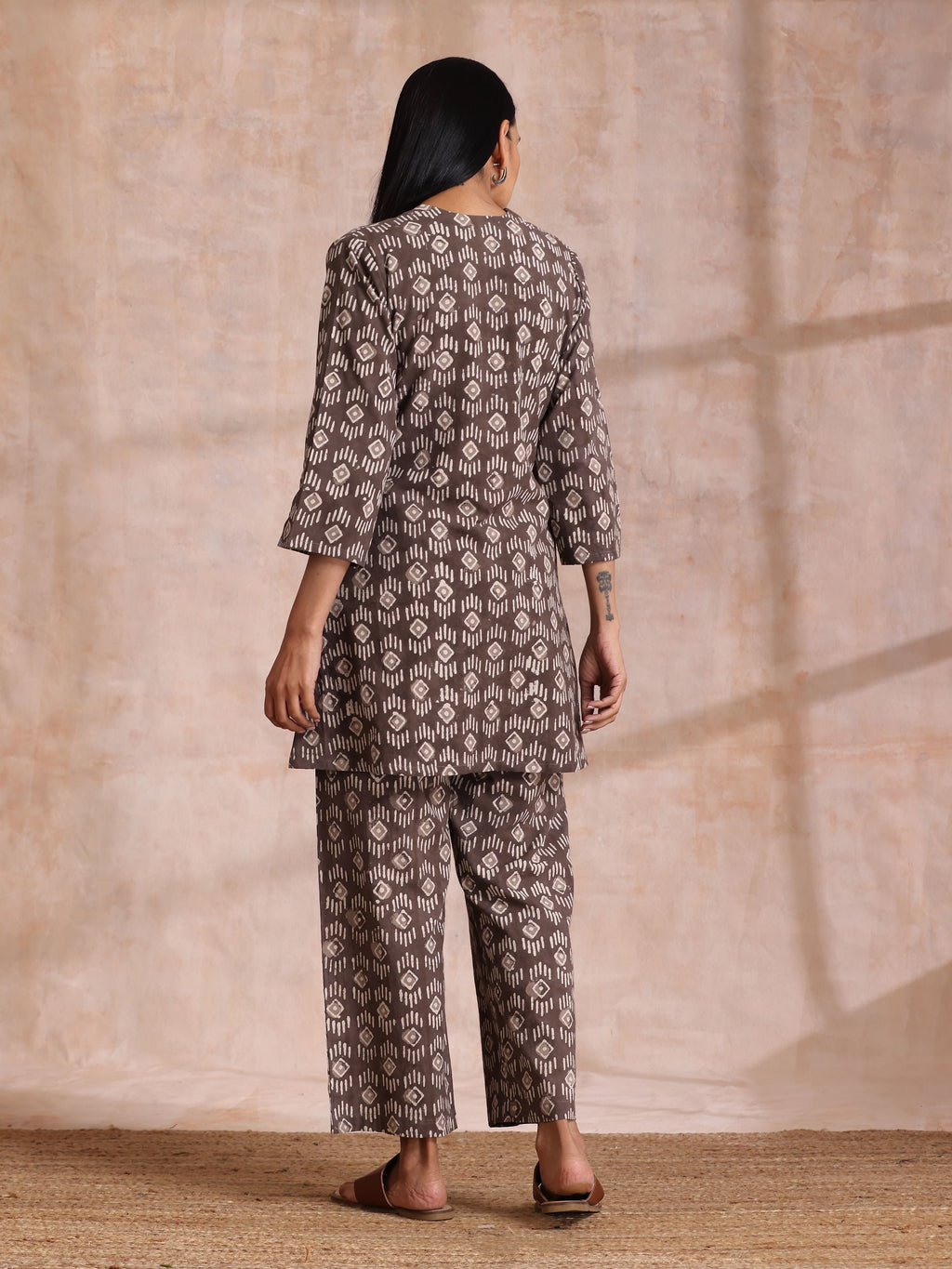 trueBrowns Clay Dabu Geometric Print Cotton Pleated Co-Ord Set | Grocsy