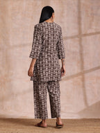 trueBrowns Clay Dabu Geometric Print Cotton Pleated Co-Ord Set | Grocsy