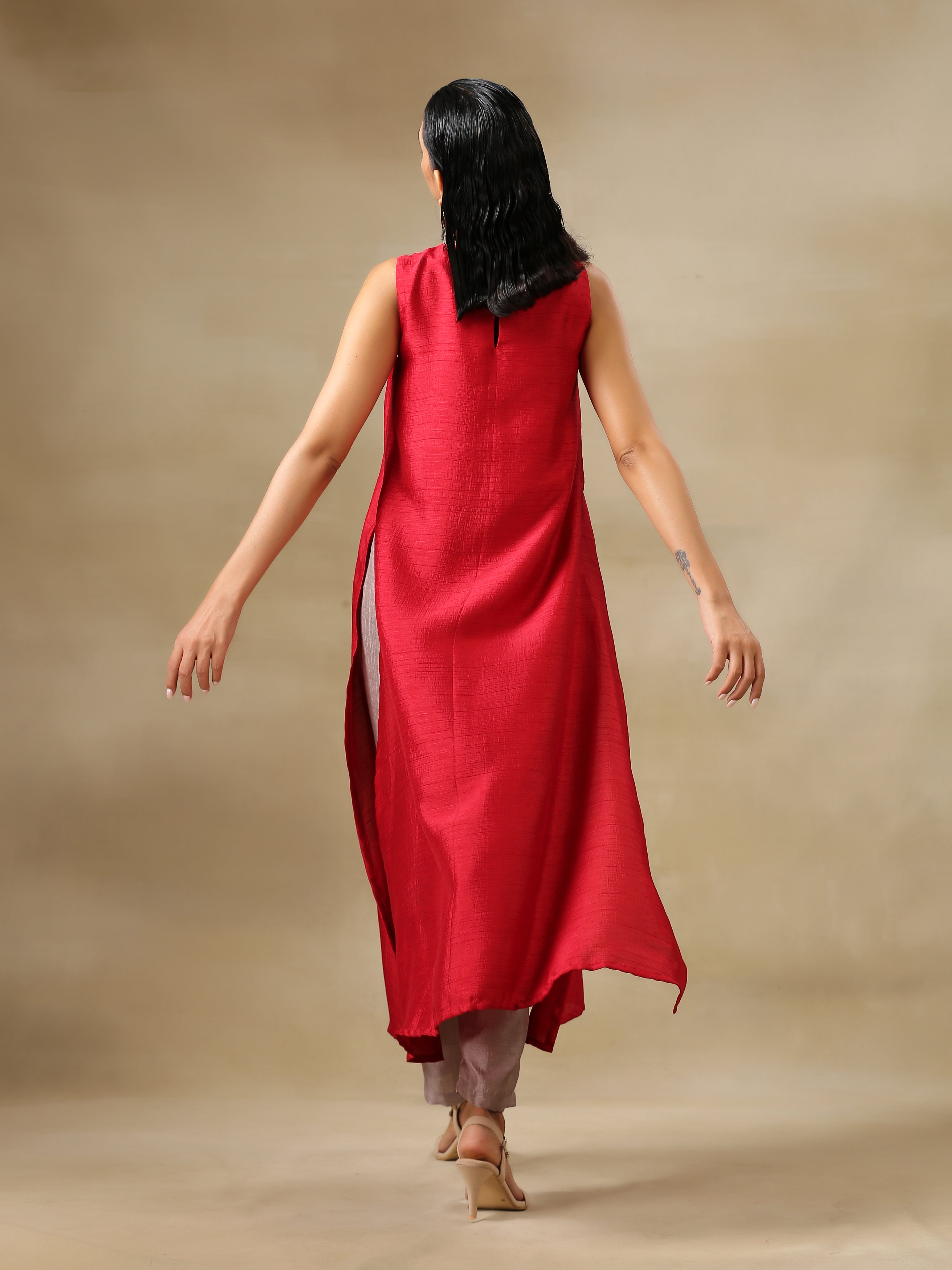 trueBrowns Maroon Textured Silk Sleeveless Kurta Pant Set | Grocsy