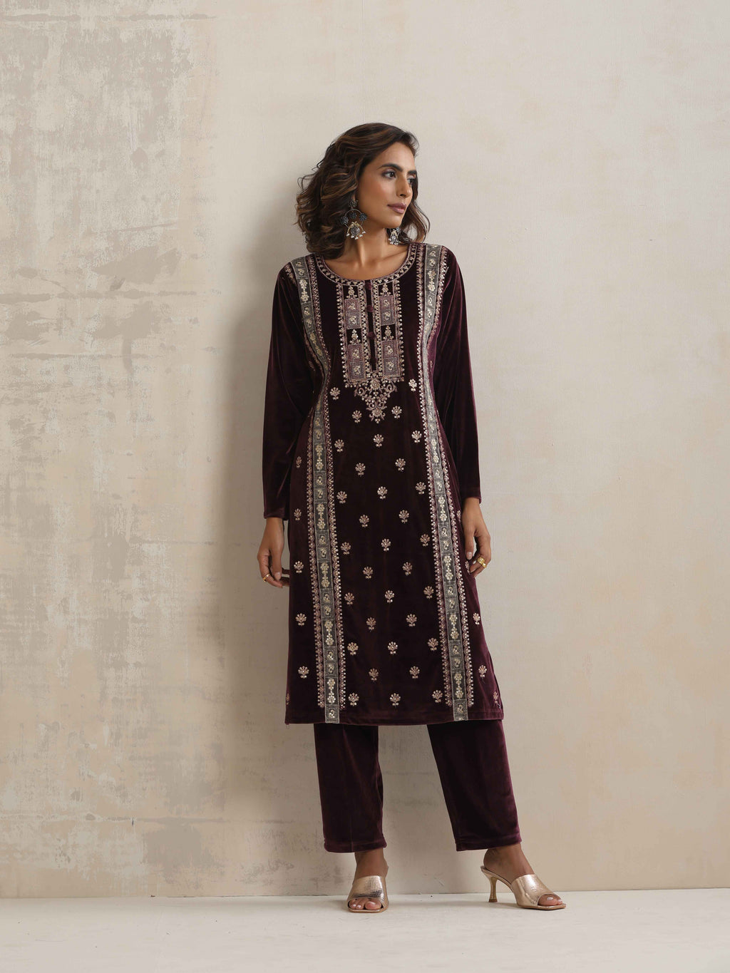 trueBrowns Purple Velvet Embroidered Kurta Pant Dupatta Set | Grocsy