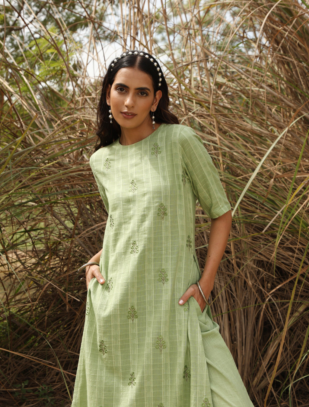 trueBrowns Green Cotton Dobby Embroidered Kurta Set | Grocsy