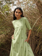 trueBrowns Green Cotton Dobby Embroidered Kurta Set | Grocsy