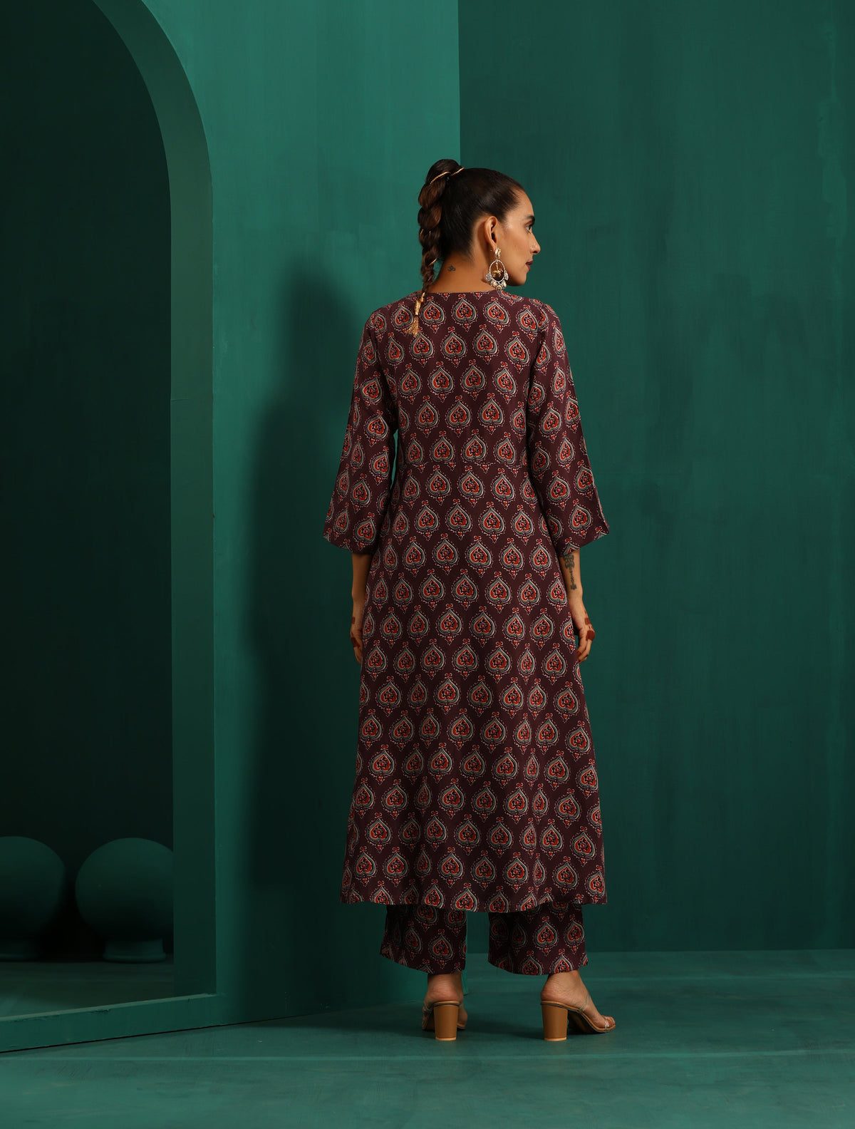 trueBrowns Deep Purple Paan Muslin Silk Printed Front Slit Kurta Pant Set | Grocsy