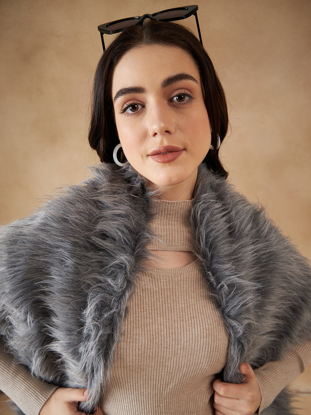 InWeave Women's Light Grey Fur Cape | Grocsy
