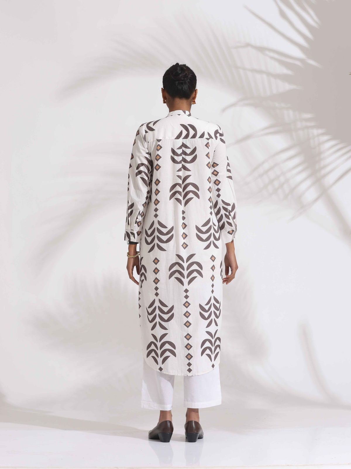 trueBrowns White Cotton Stripe Print Pleated Kurta Set | Grocsy