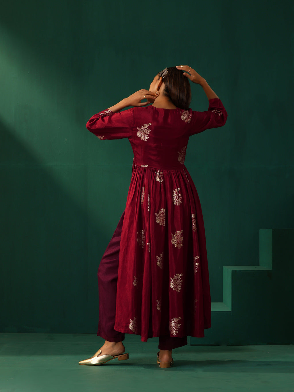 trueBrowns Maroon Floral Viscose Silk V-Neck Waist Gathered Kurta Pant Set | Grocsy